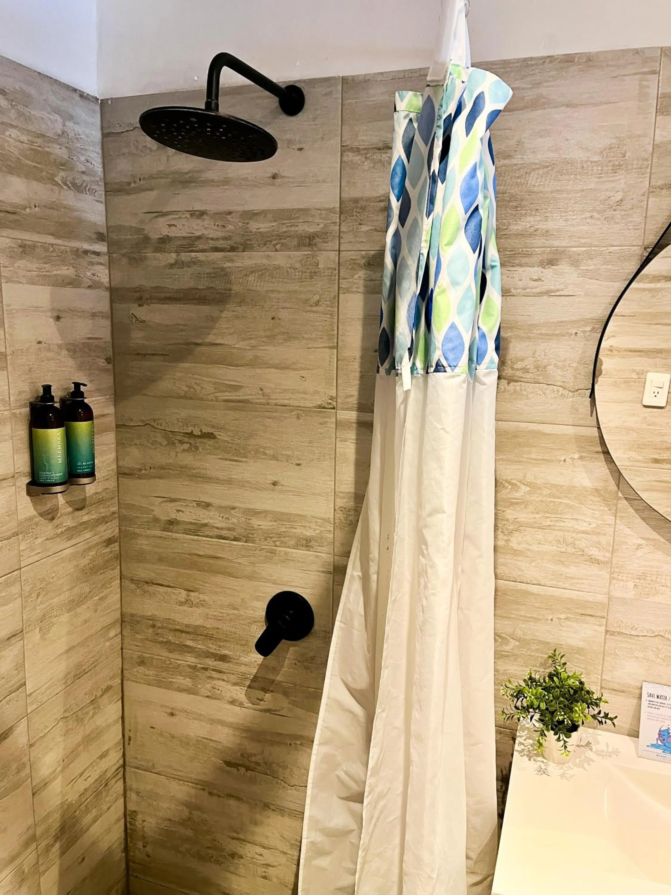Shower in Ocean lovers Apartamentos