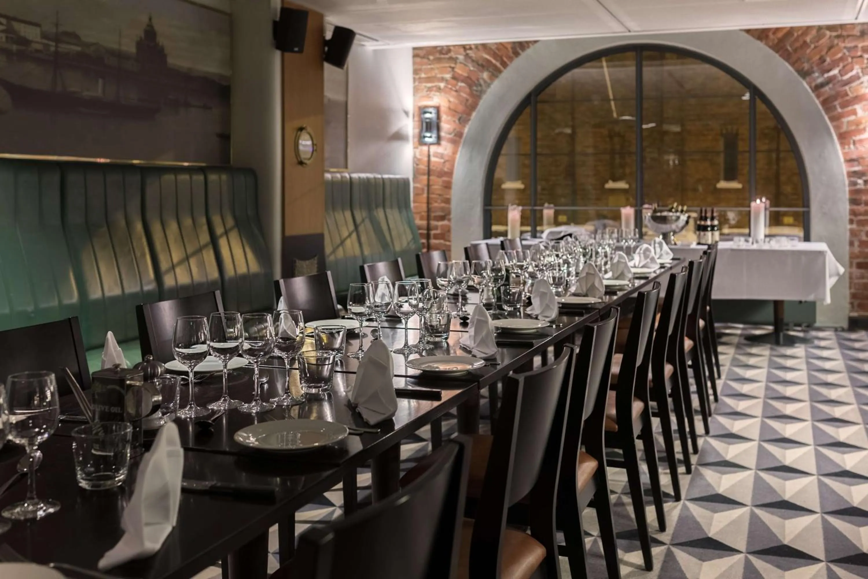 Restaurant/places to eat in Scandic Grand Marina