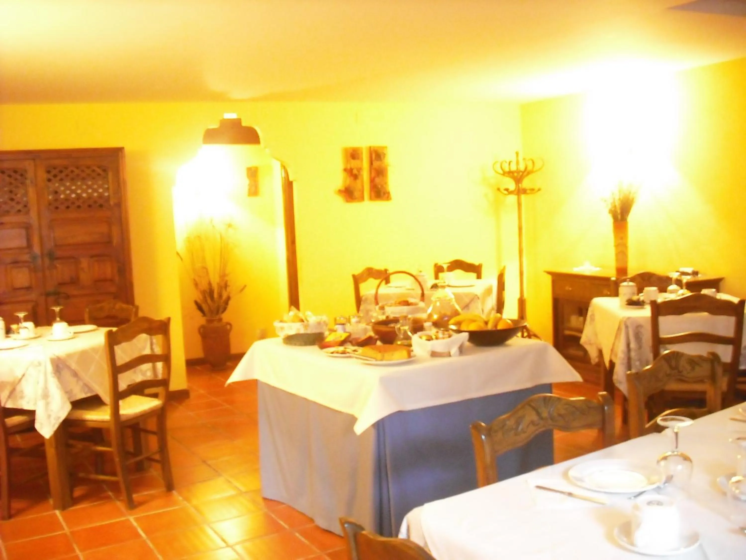 Restaurant/places to eat in Casa de Oria