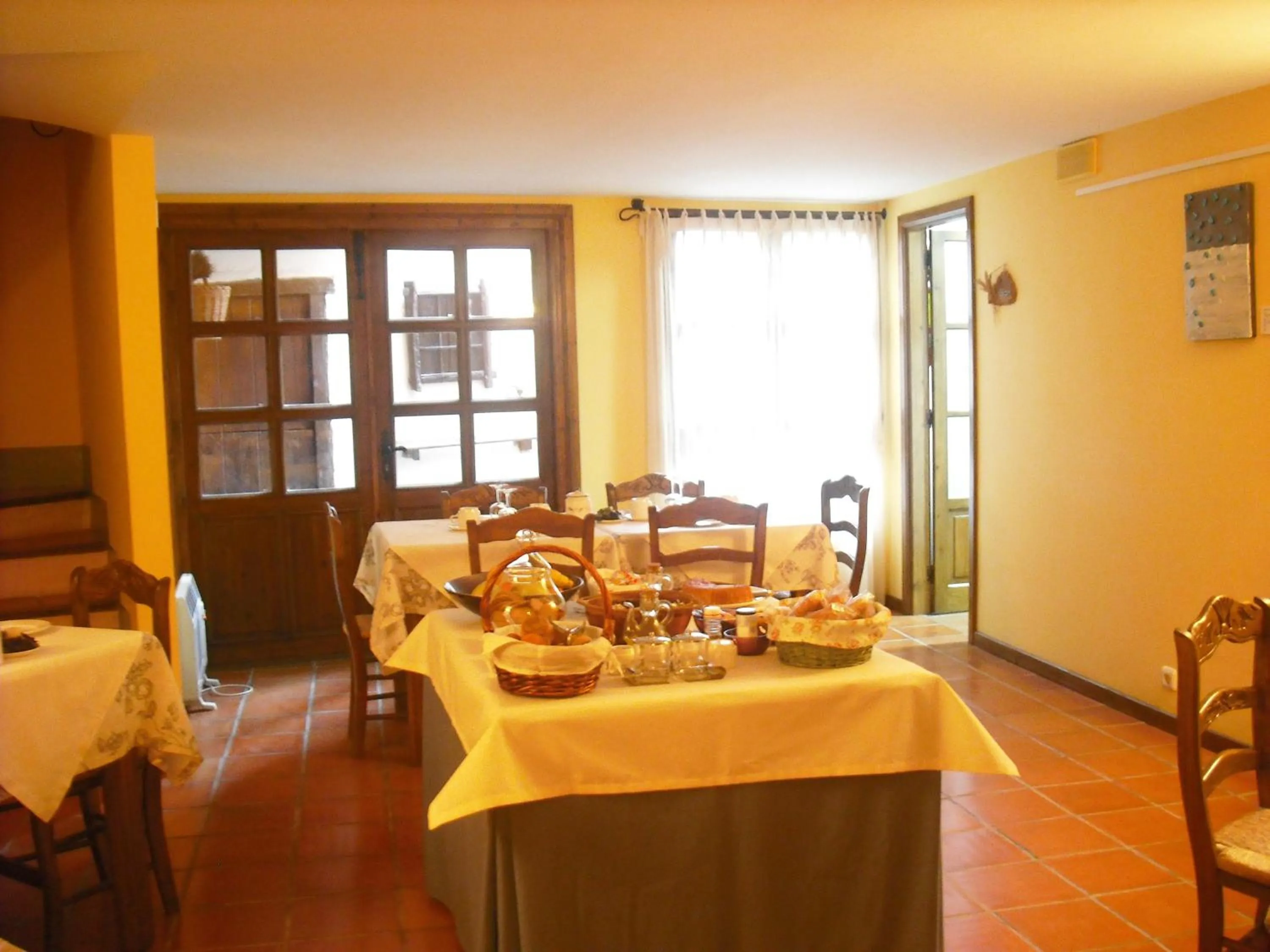 Restaurant/places to eat, Bed in Casa de Oria