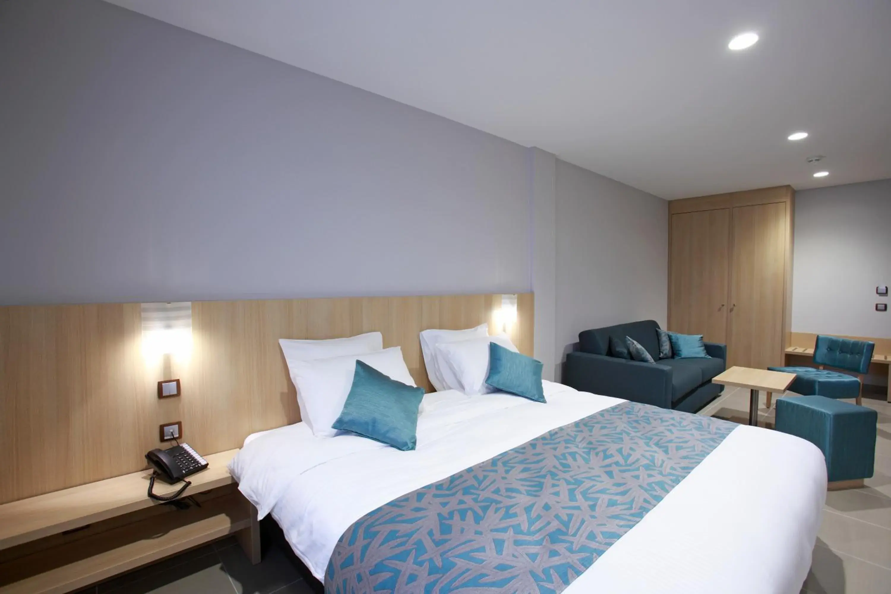 Photo of the whole room, Bed in The Originals City, L'Haut' Aile, Coquelles-Calais Tunnel s/Manche L'HAUTAILE Photo of the whole room, Bed in The Originals City, L'Haut' Aile, Coquelles-Calais Tunnel s/Manche L'HAUTAILE