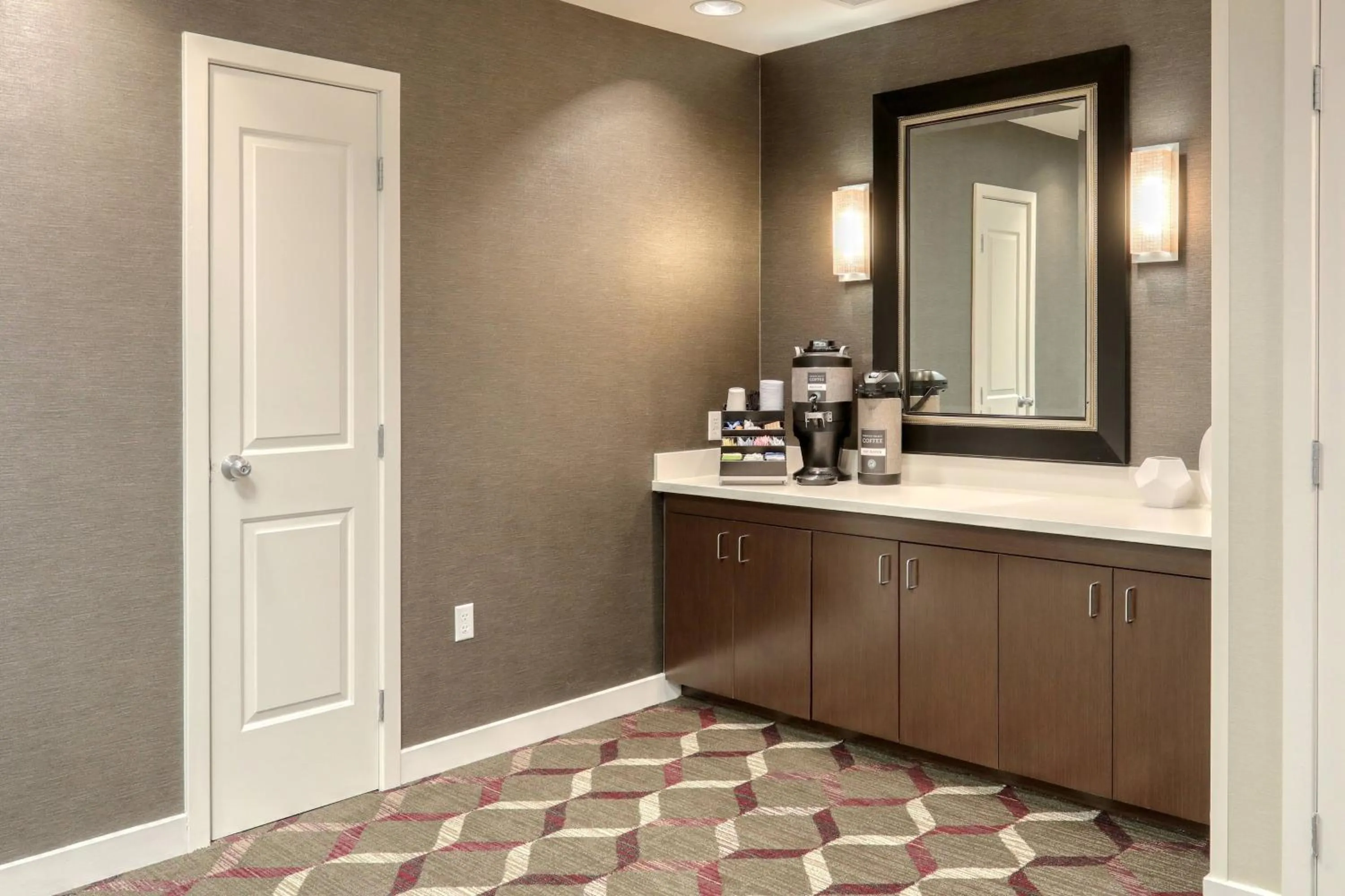 Meeting/conference room in Residence Inn by Marriott Woodbridge Edison/Raritan Center