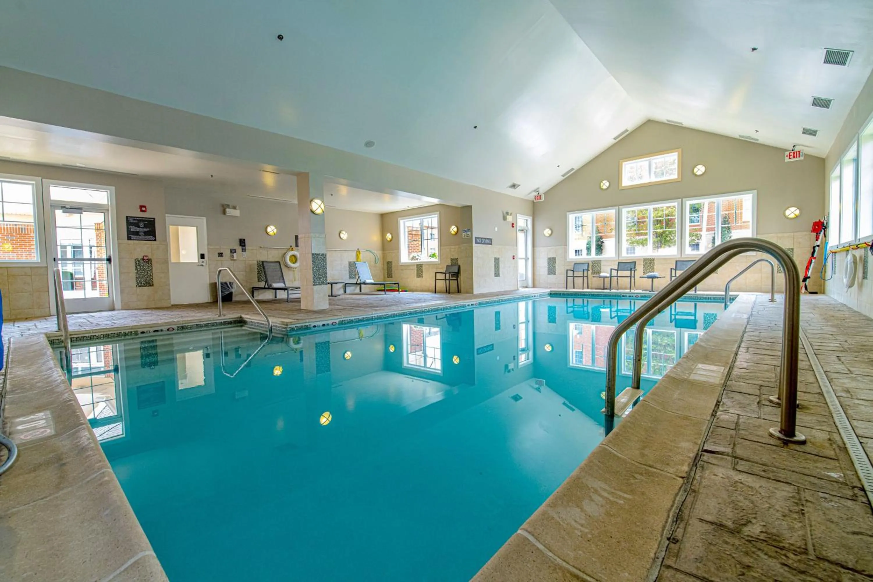 Swimming pool in Residence Inn by Marriott Woodbridge Edison/Raritan Center