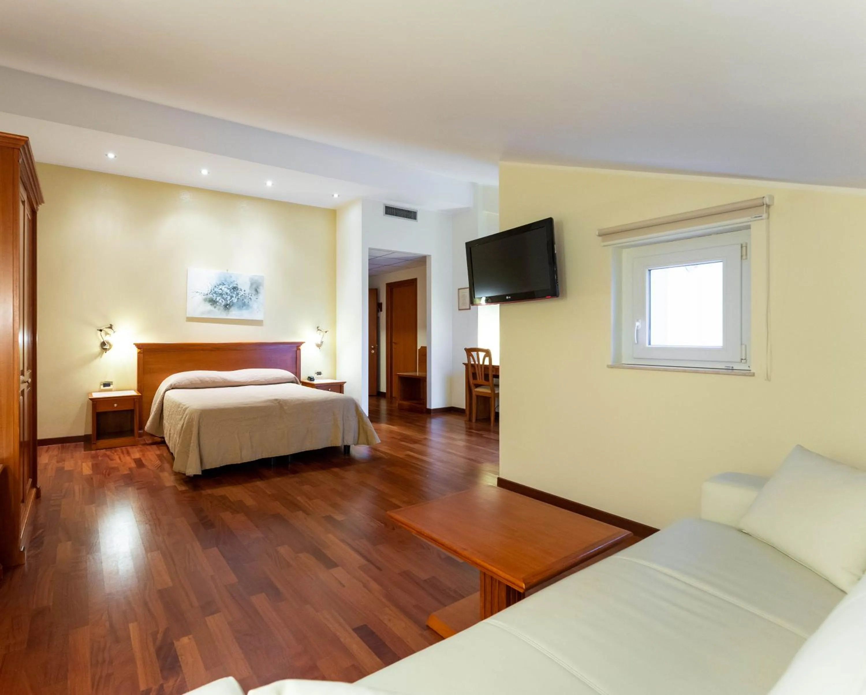 Photo of the whole room, Bed in Domus Hotel