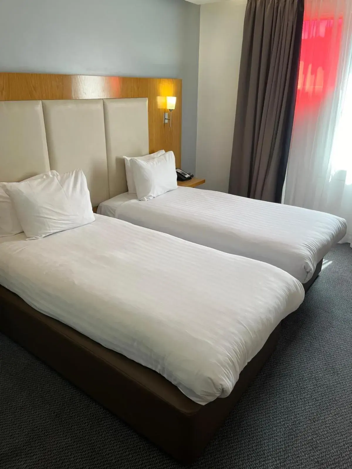 Bed in Holiday Inn Sittingbourne by IHG Bed in Holiday Inn Sittingbourne by IHG