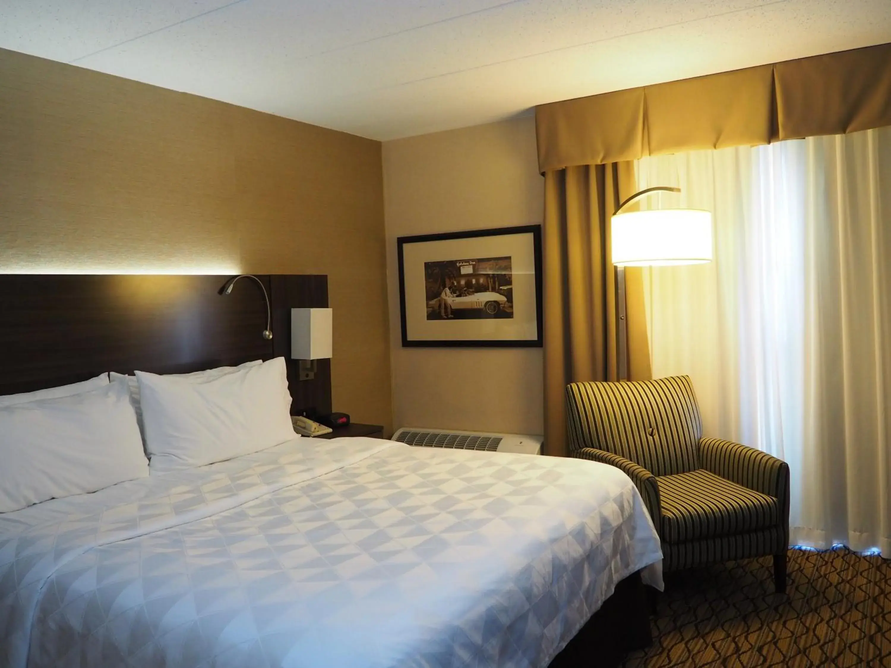 Photo of the whole room, Bed in The Riverside Plaza Hotel