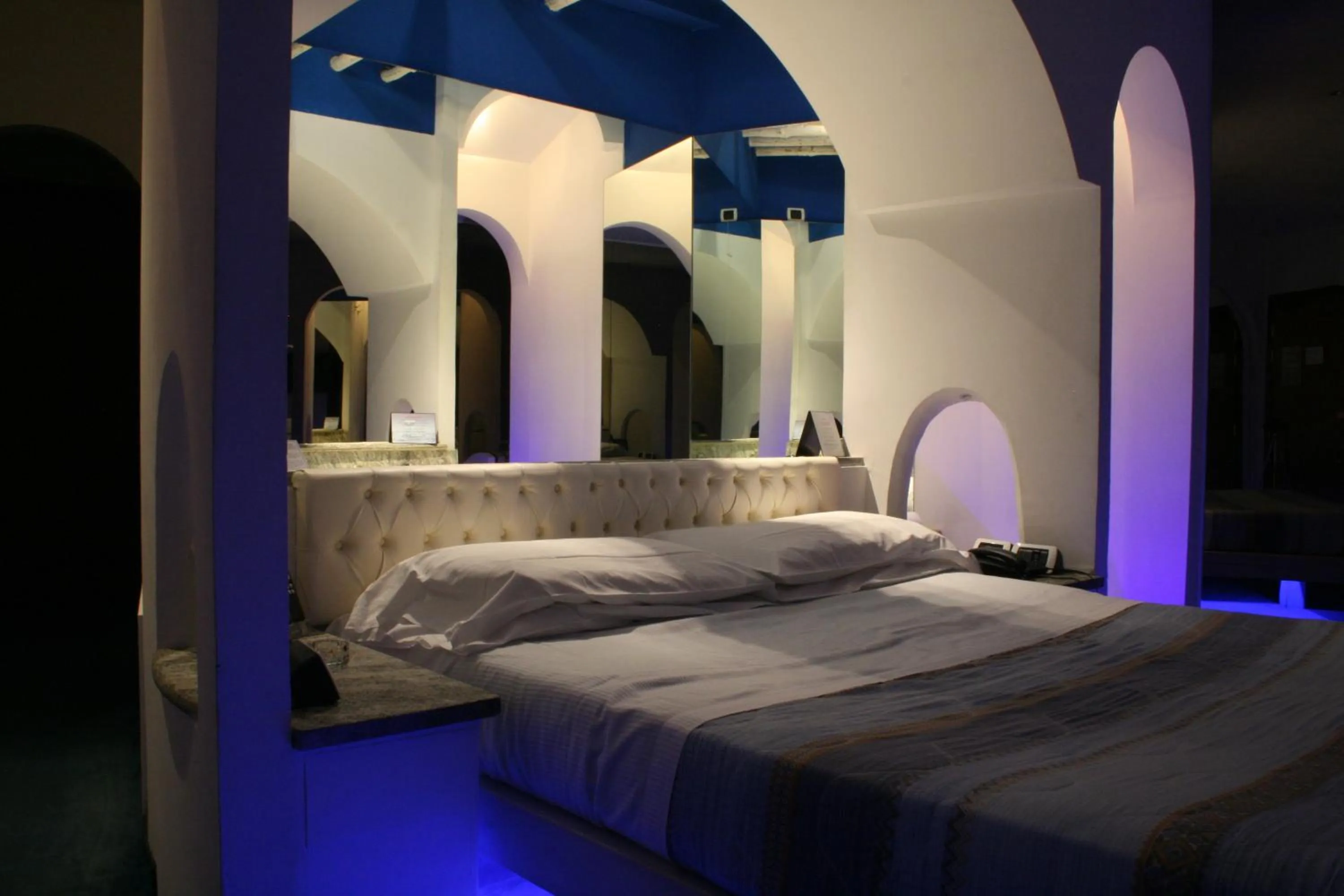 Bedroom, Bed in Hotel Motel K