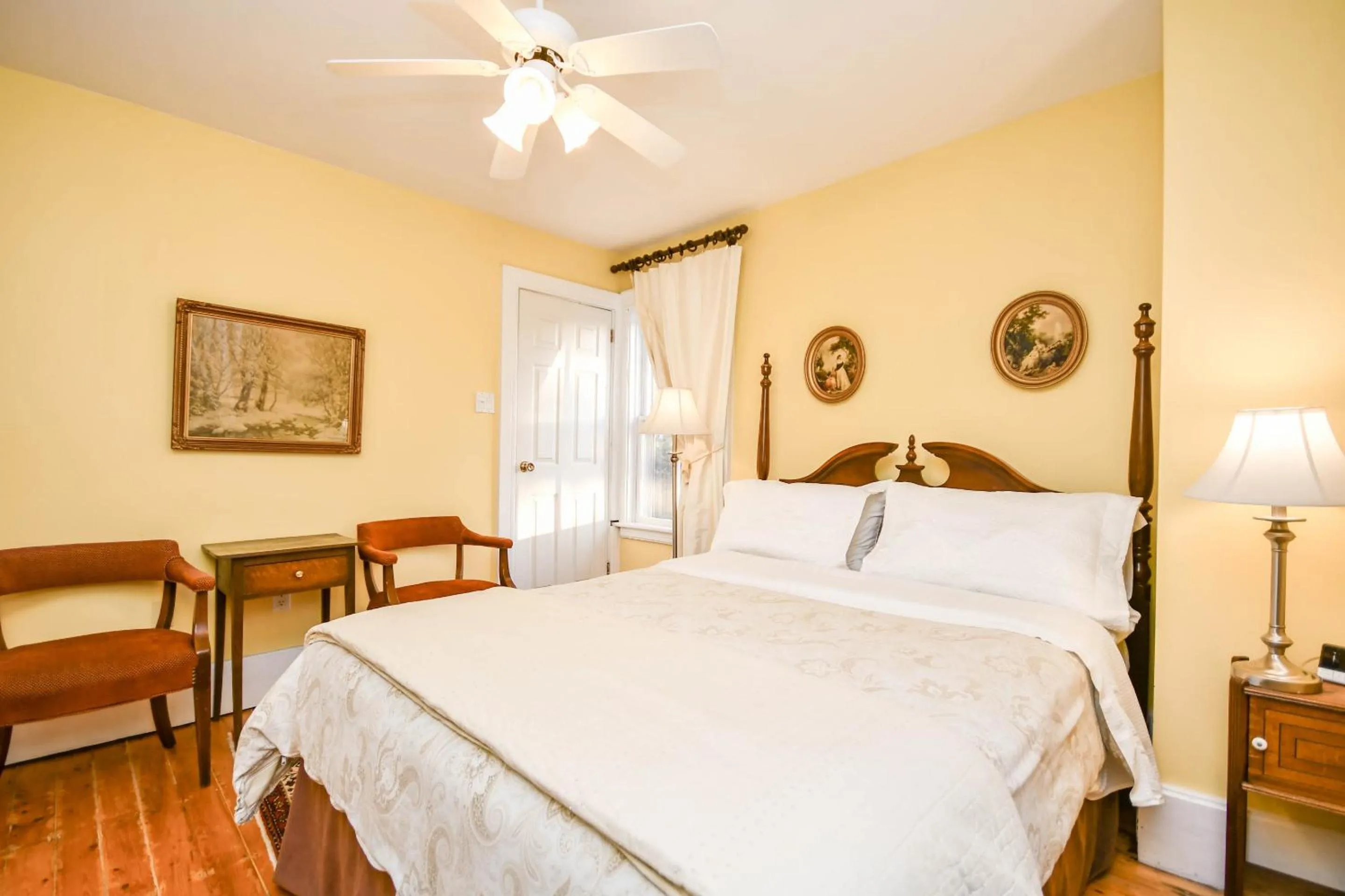 Bedroom, Bed in Surfside Inn