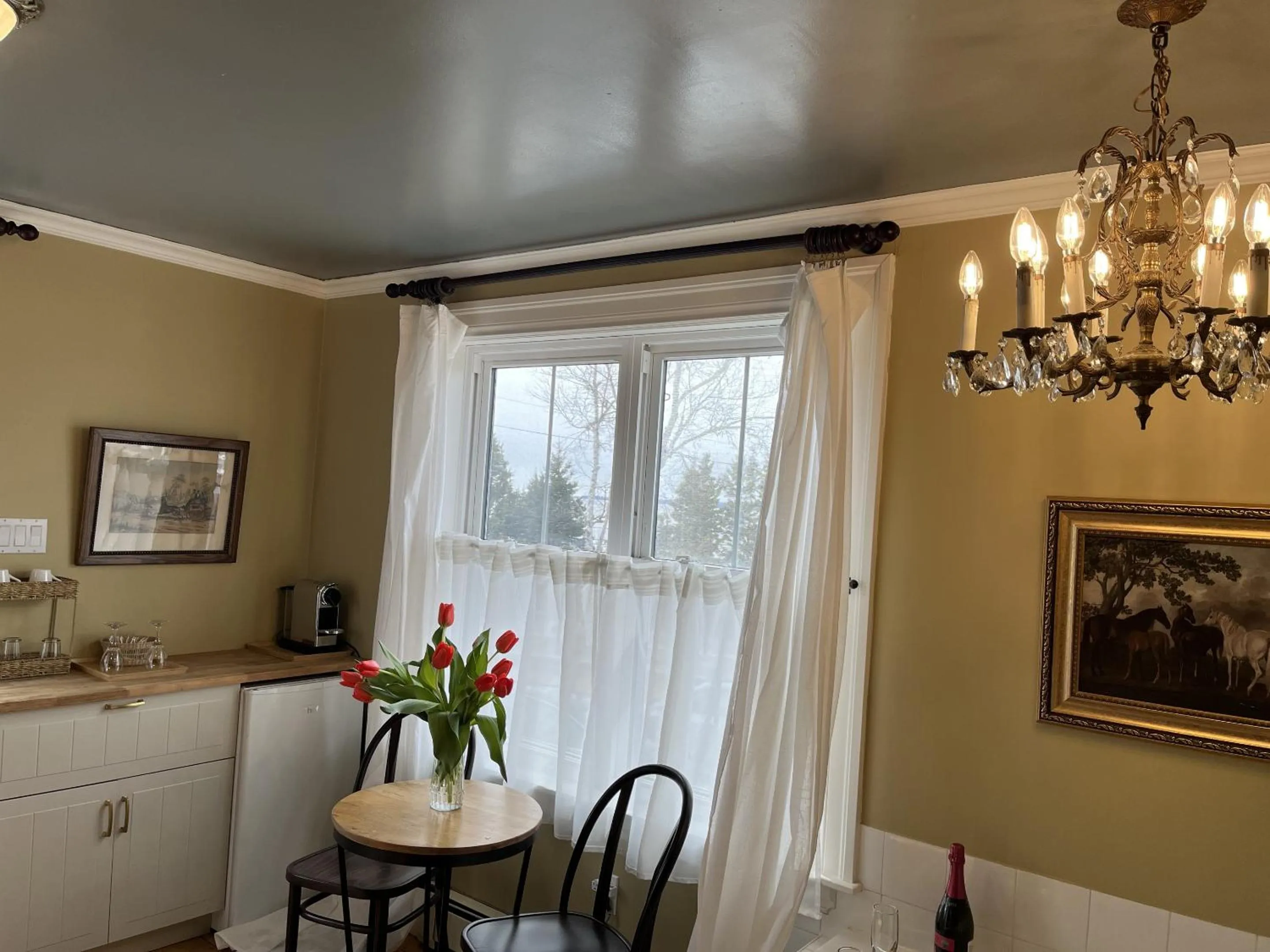 Bedroom in Surfside Inn