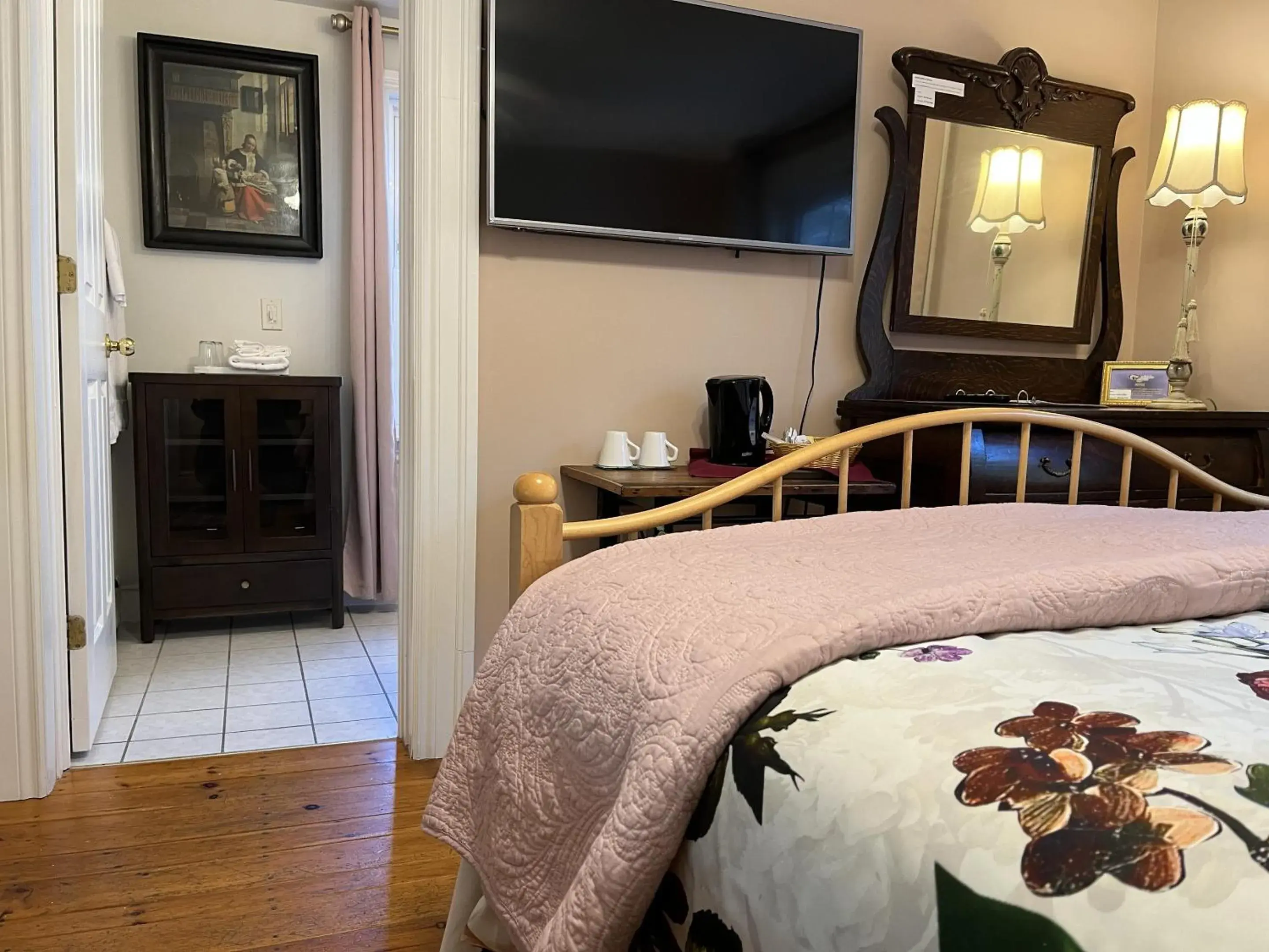 Standard Queen Room in Surfside Inn Standard Queen Room in Surfside Inn