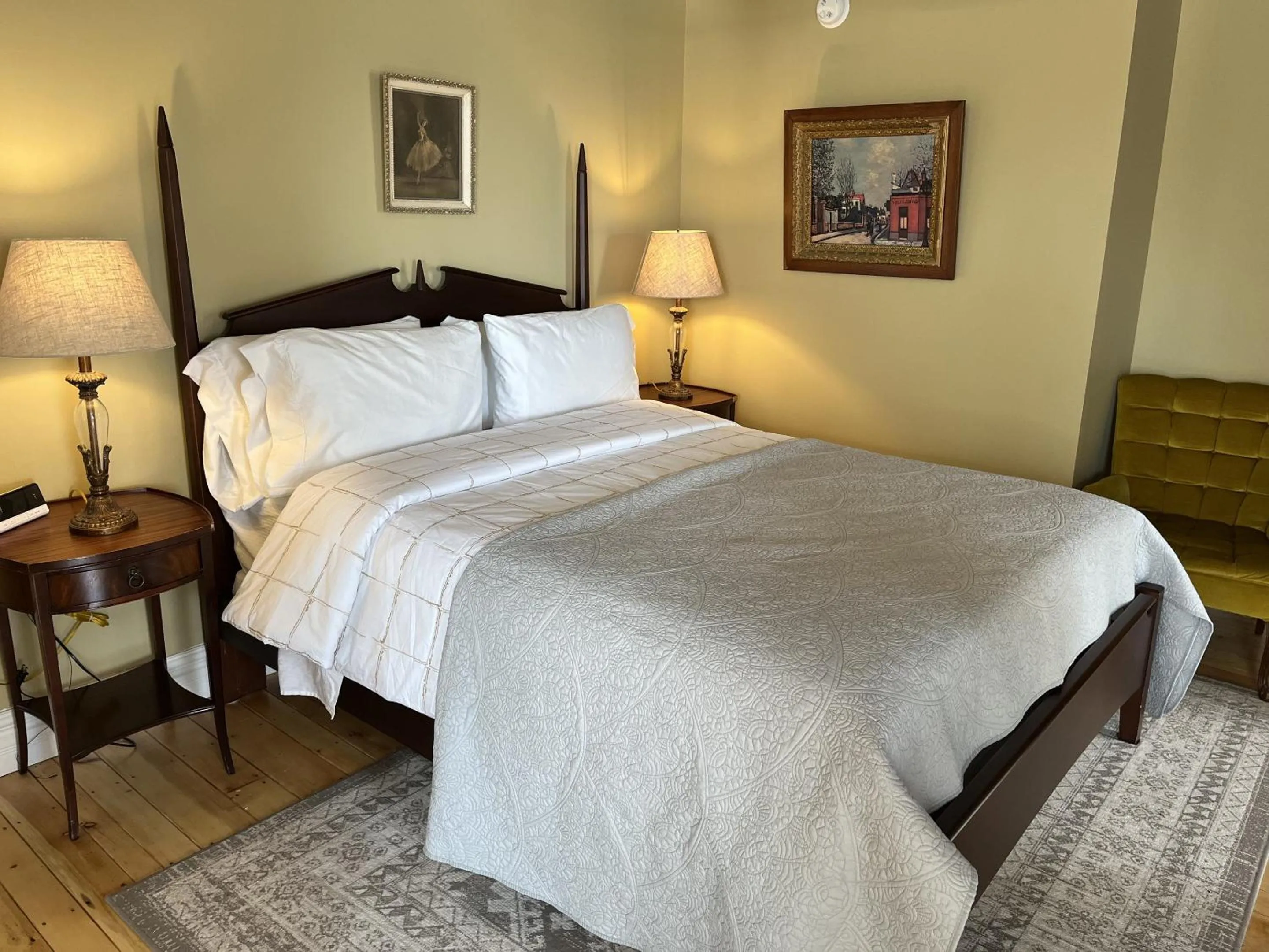 Bedroom, Bed in Surfside Inn