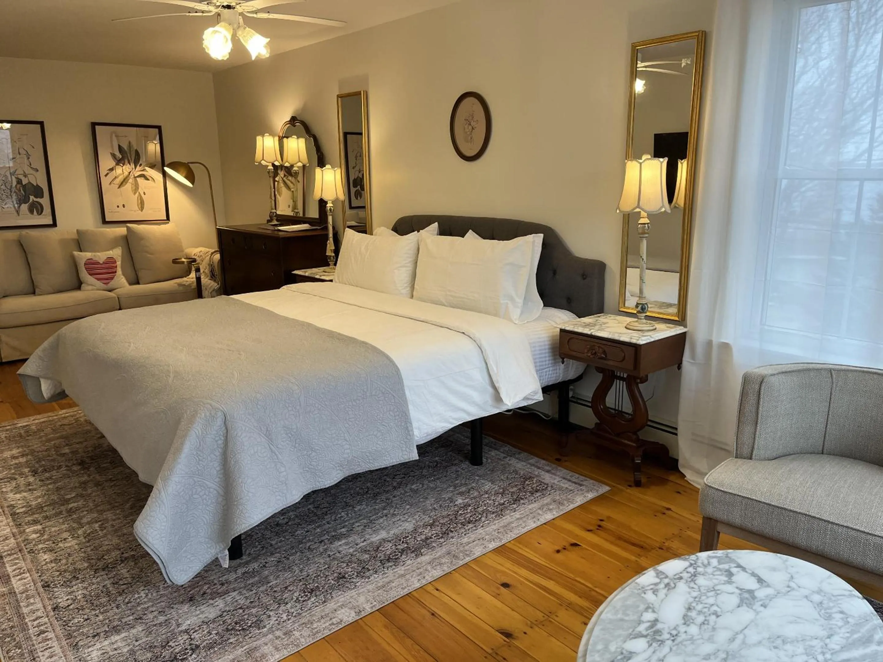 Bedroom, Bed in Surfside Inn