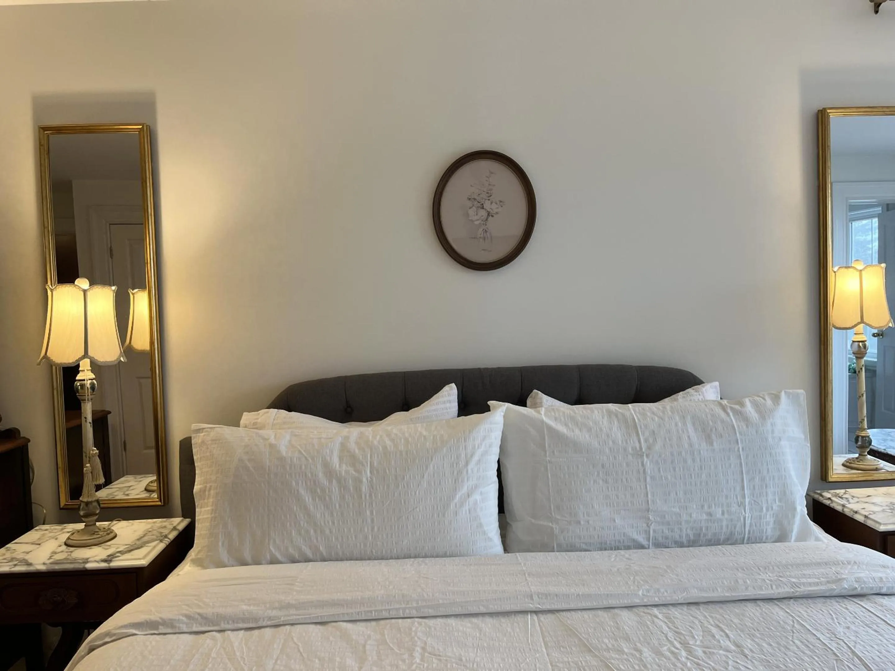 Bedroom, Bed in Surfside Inn