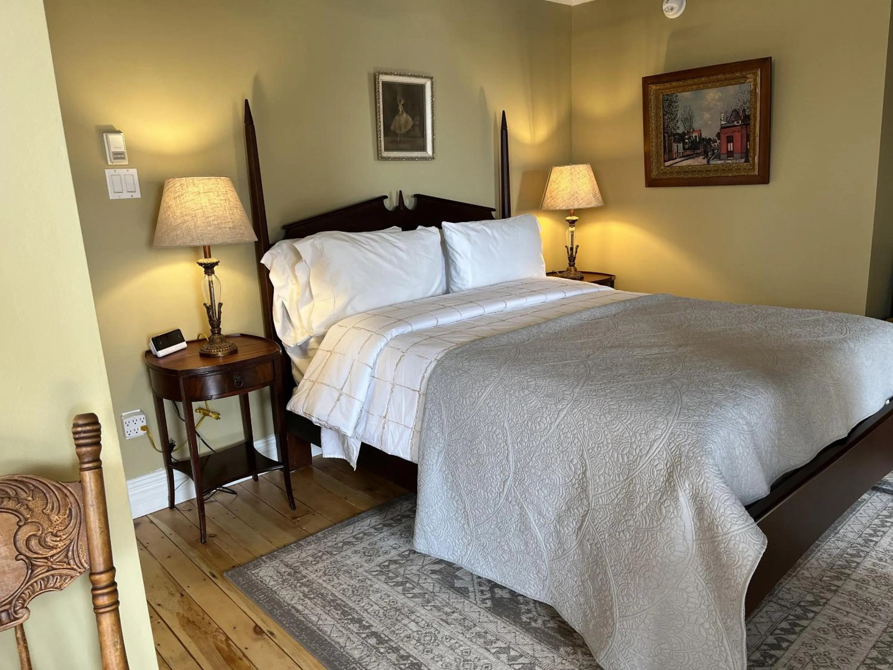 Bedroom, Bed in Surfside Inn