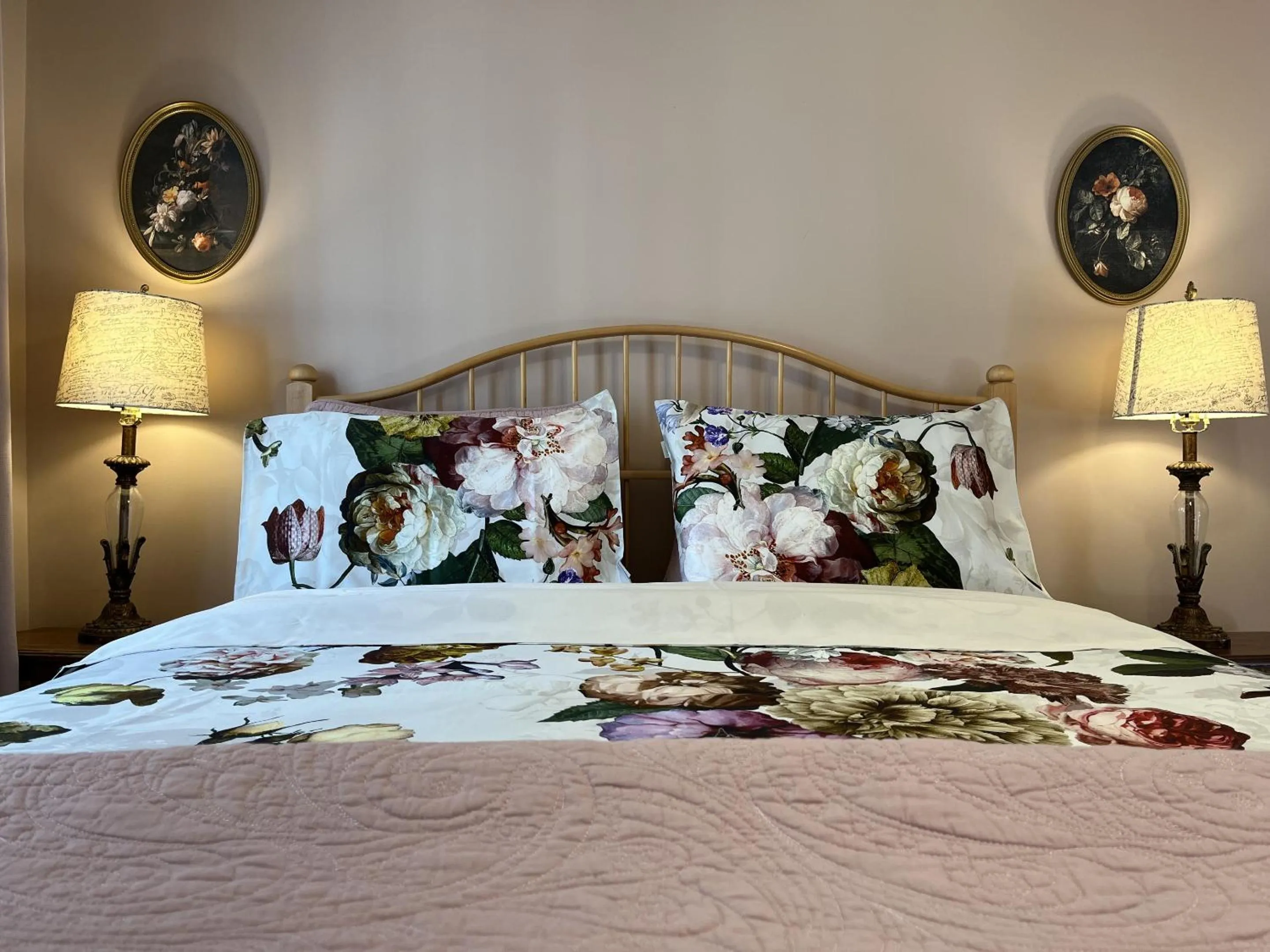 Bedroom, Bed in Surfside Inn