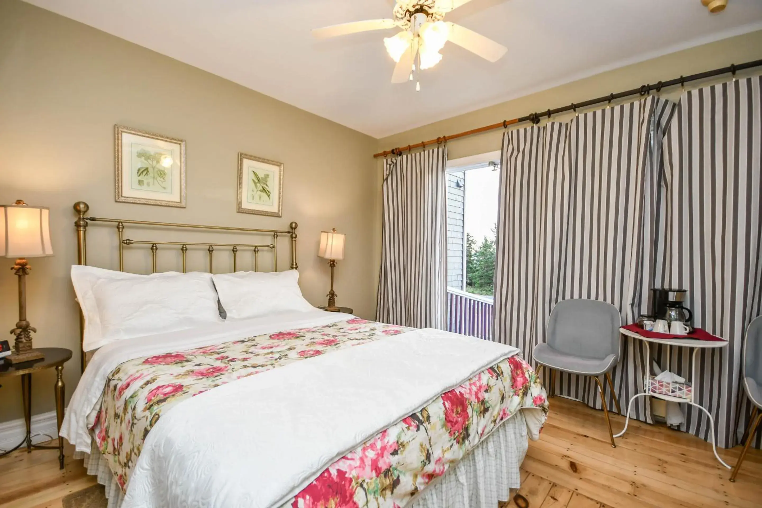 One-Bedroom Suite in Surfside Inn One-Bedroom Suite in Surfside Inn