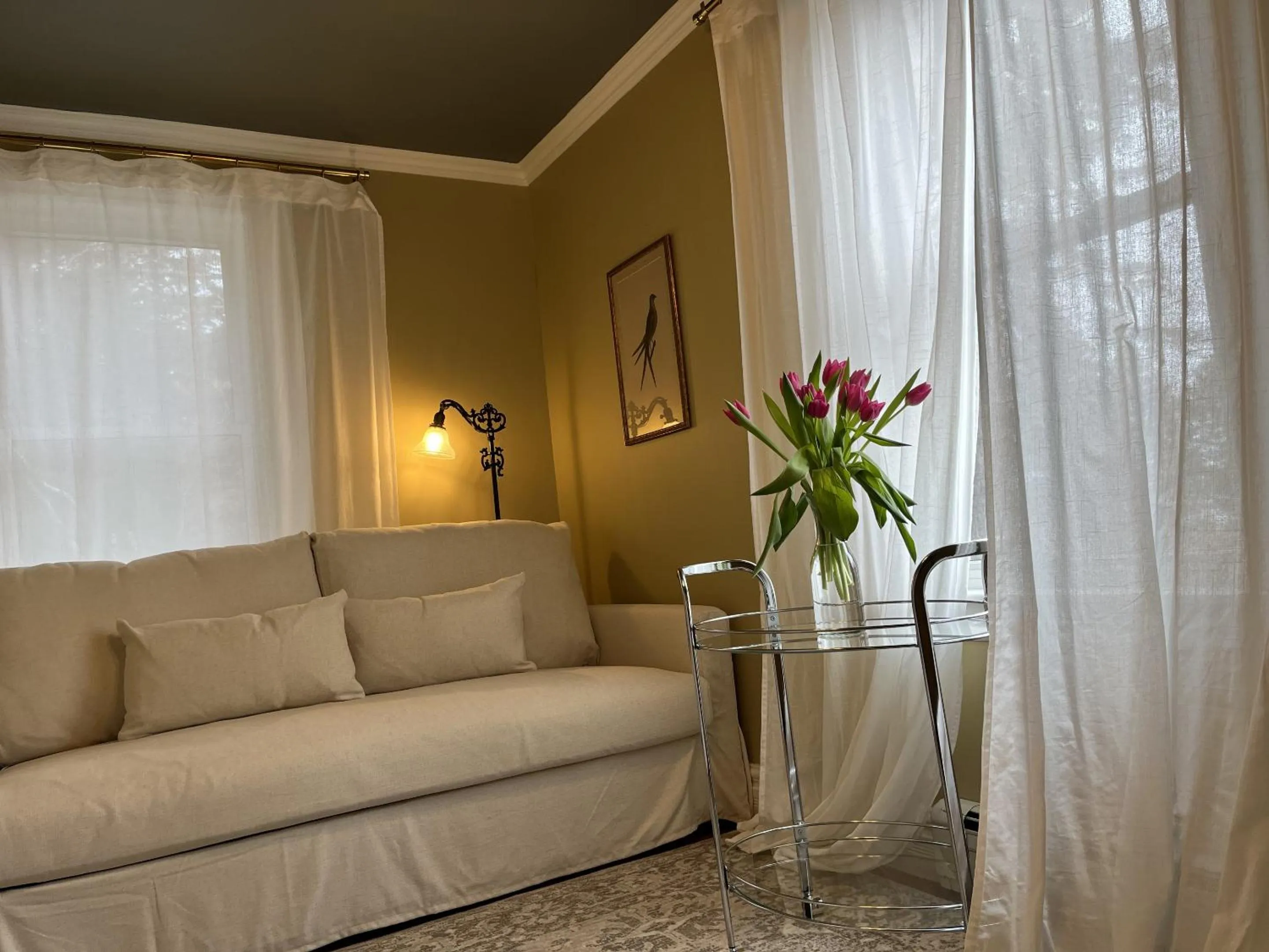 Bedroom in Surfside Inn