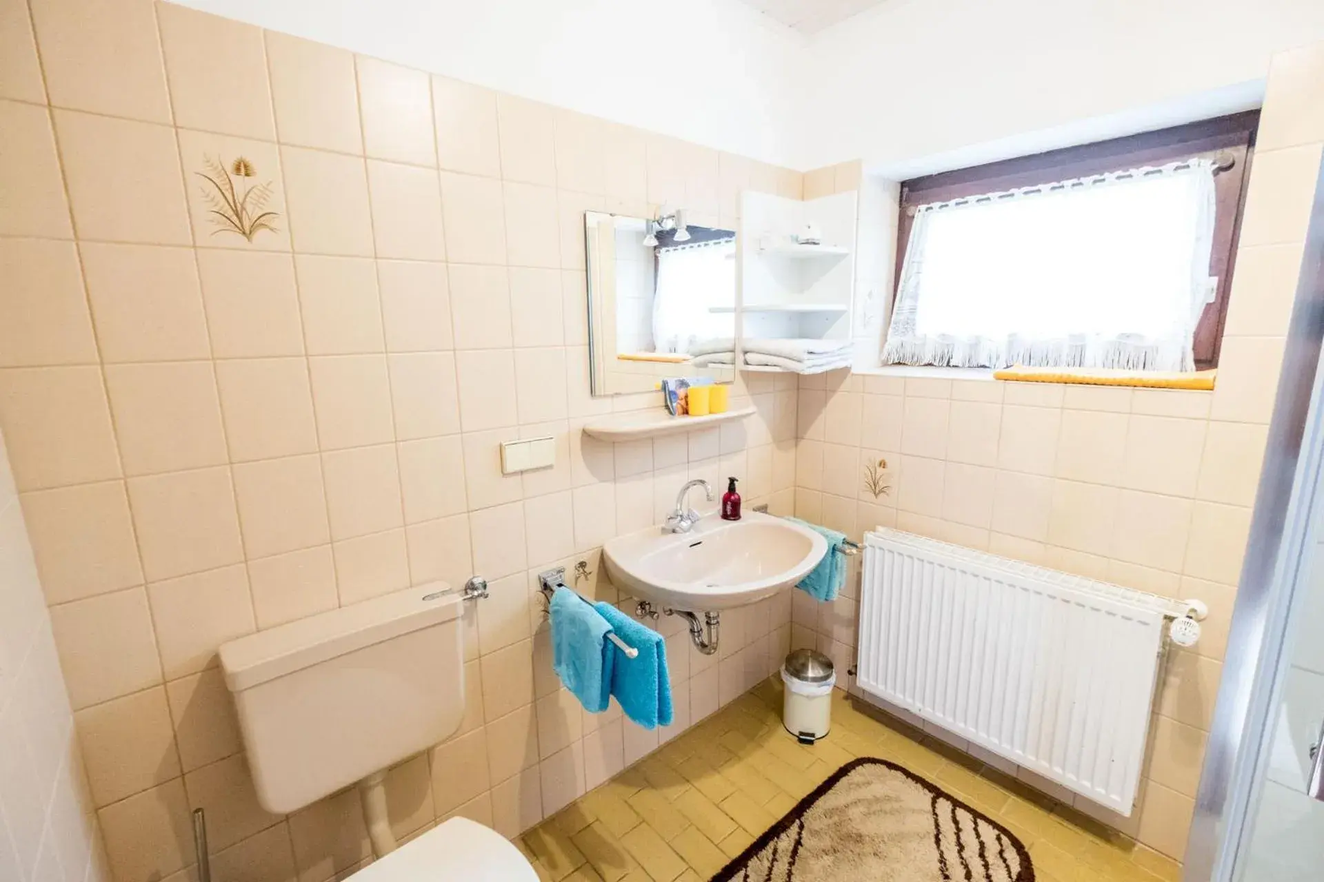 Photo of the whole room, Bathroom in Haus Fernblick