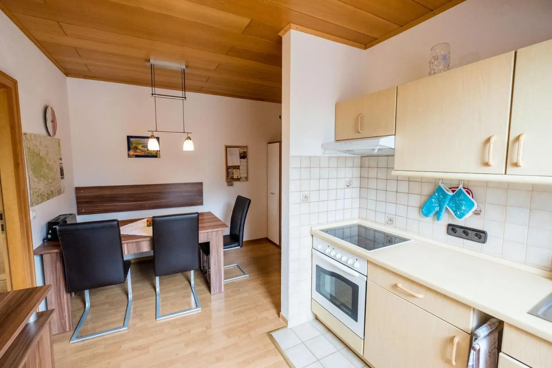 Photo of the whole room, Kitchen/Kitchenette in Haus Fernblick