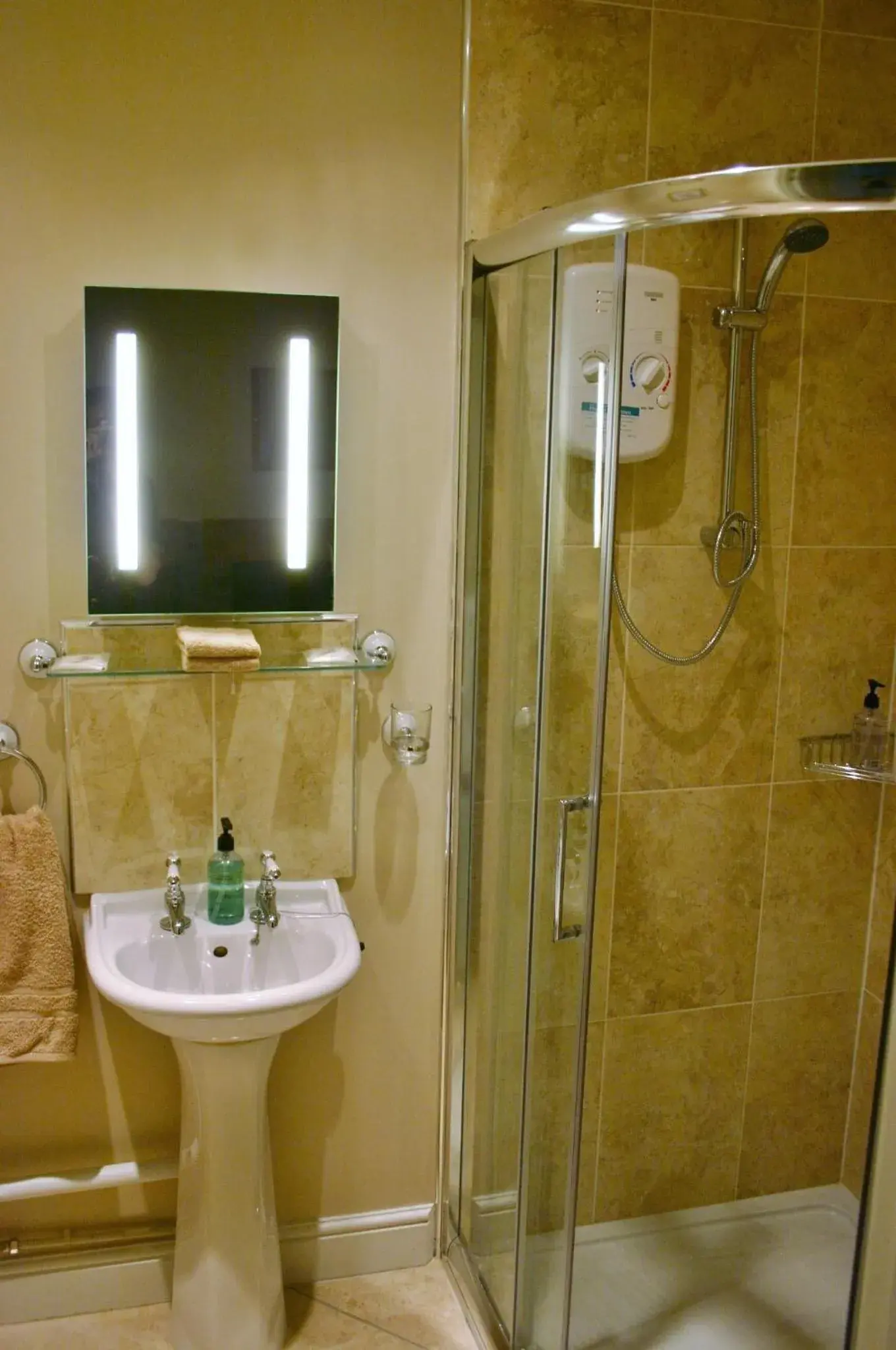 Standard Double Room in The Tanners Arms Standard Double Room in The Tanners Arms