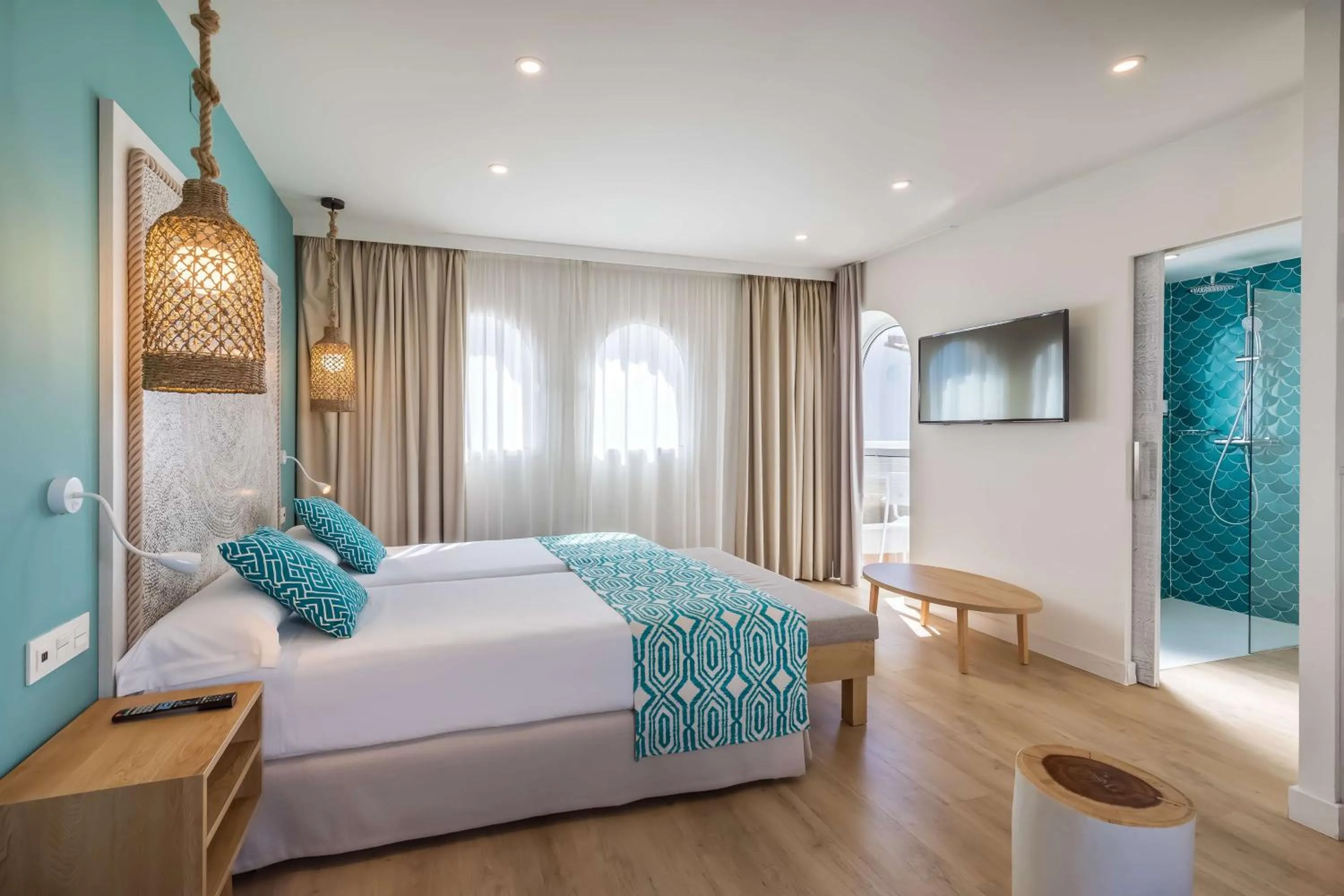 Bedroom, Bed in Occidental Torremolinos Playa