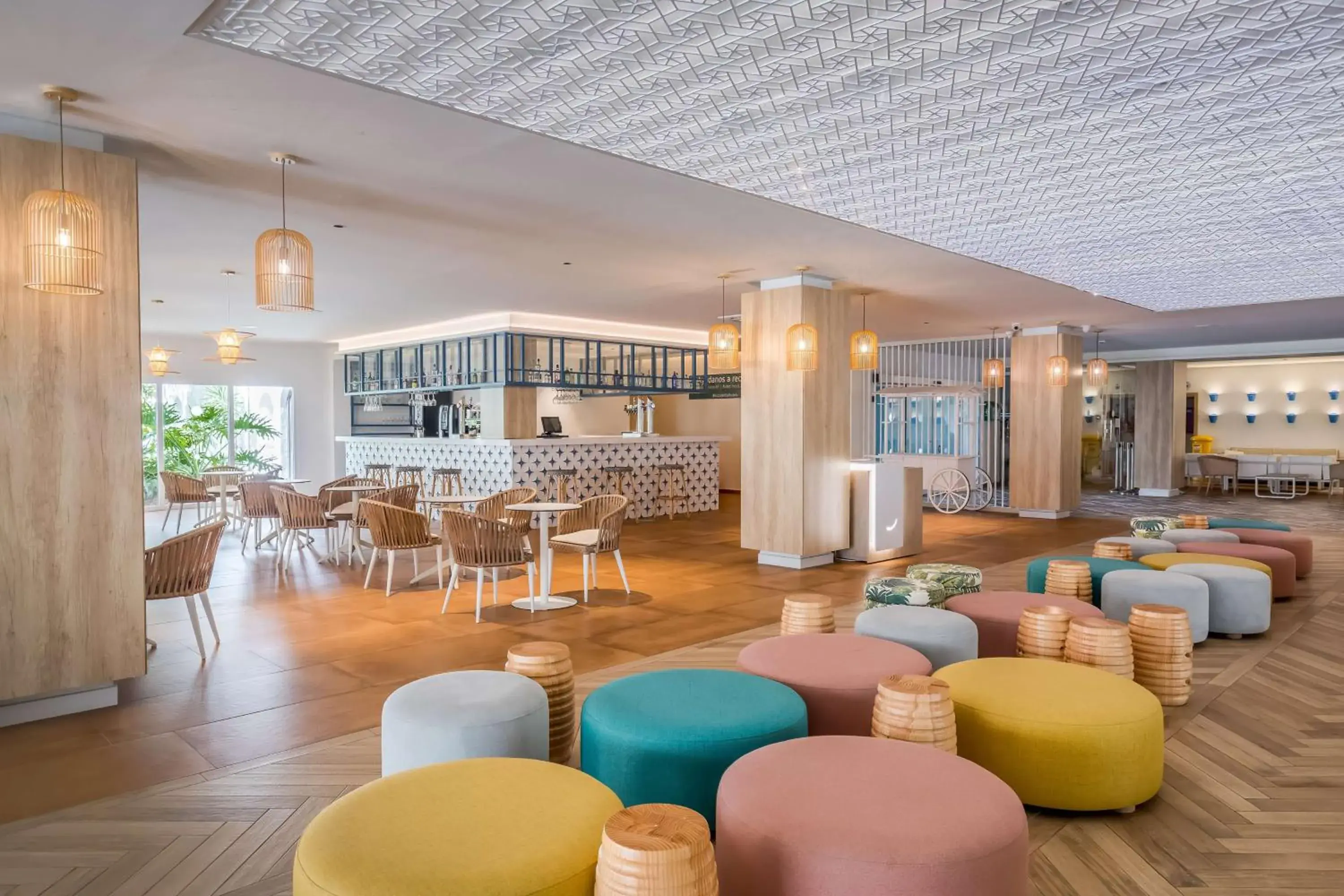 Lounge or bar in Occidental Torremolinos Playa Lounge or bar in Occidental Torremolinos Playa