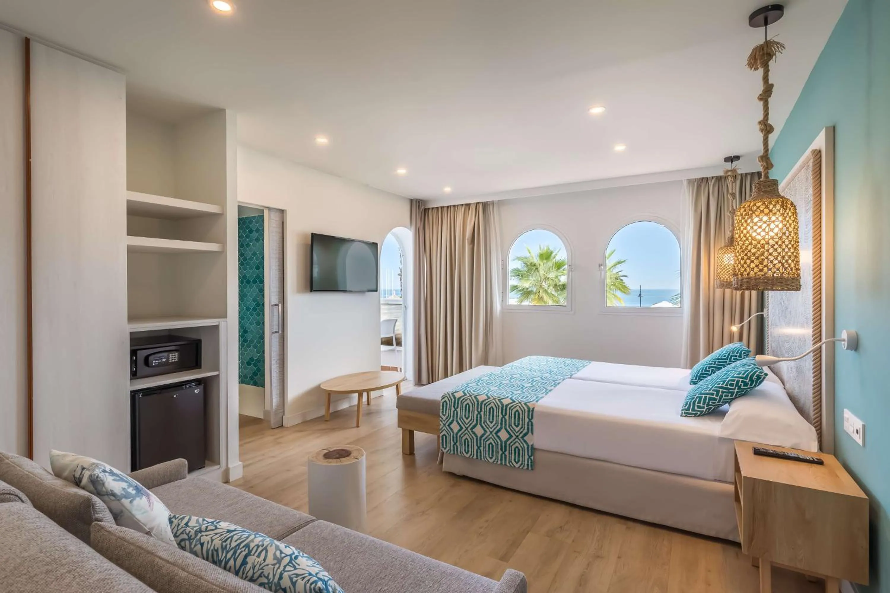 Bedroom, Bed in Occidental Torremolinos Playa