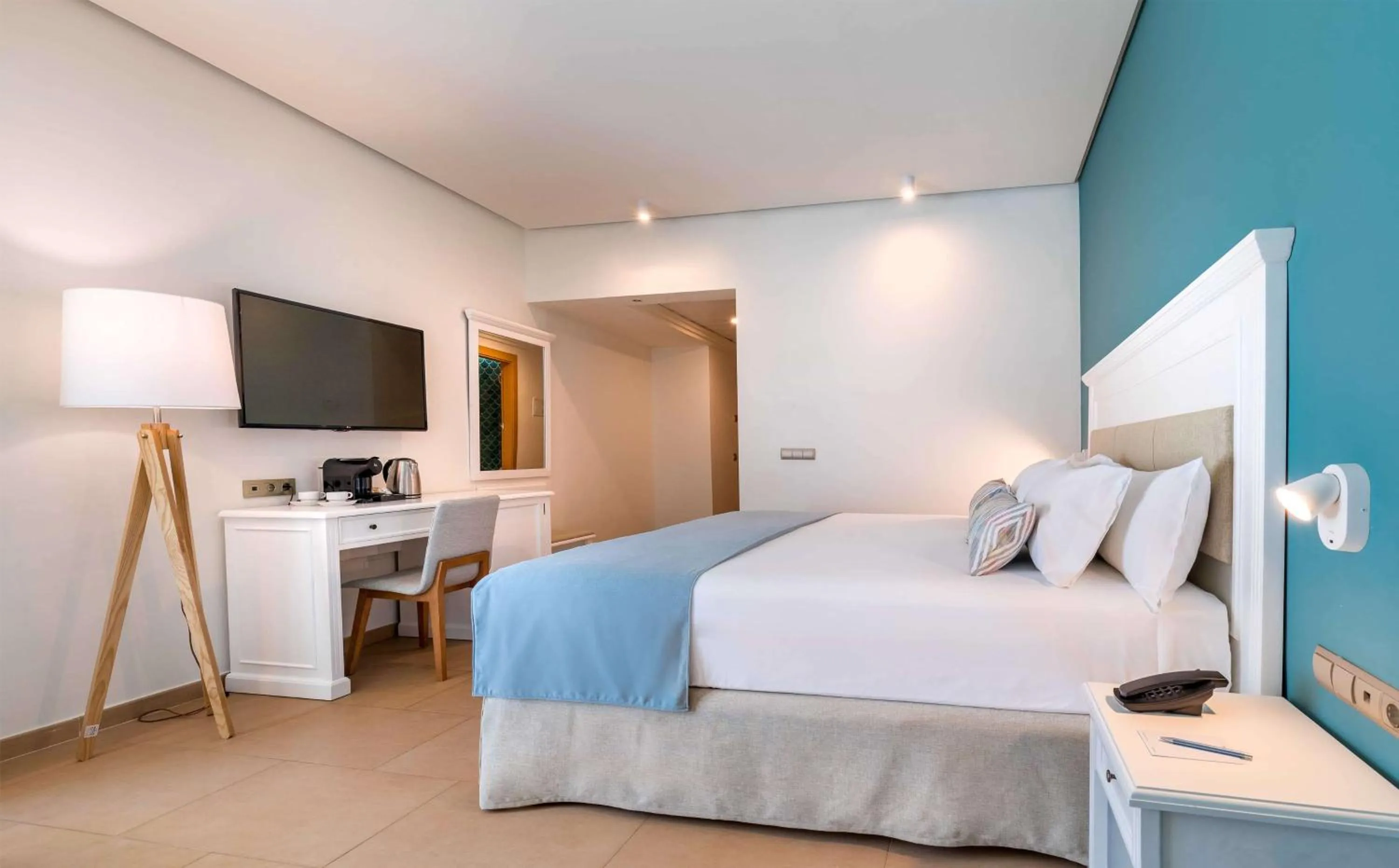 Bedroom, Bed in Occidental Torremolinos Playa