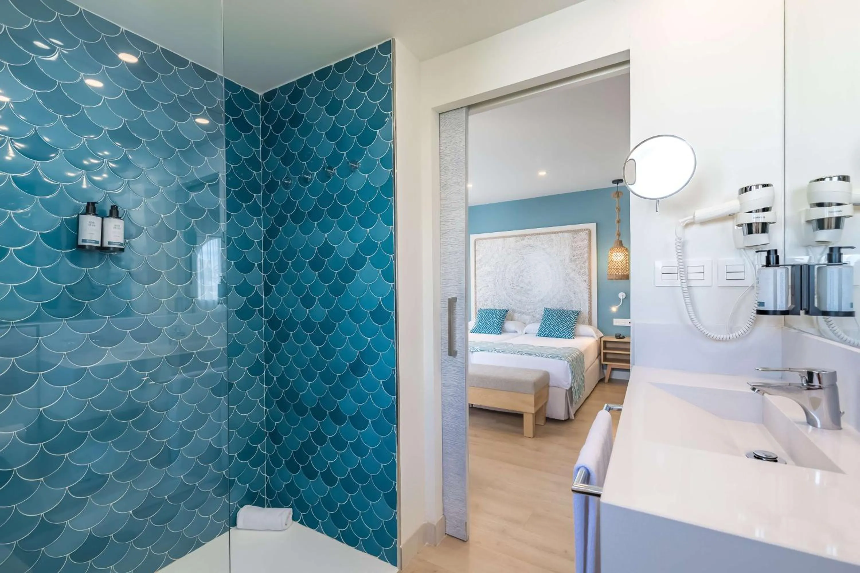 Bathroom, Bed in Occidental Torremolinos Playa