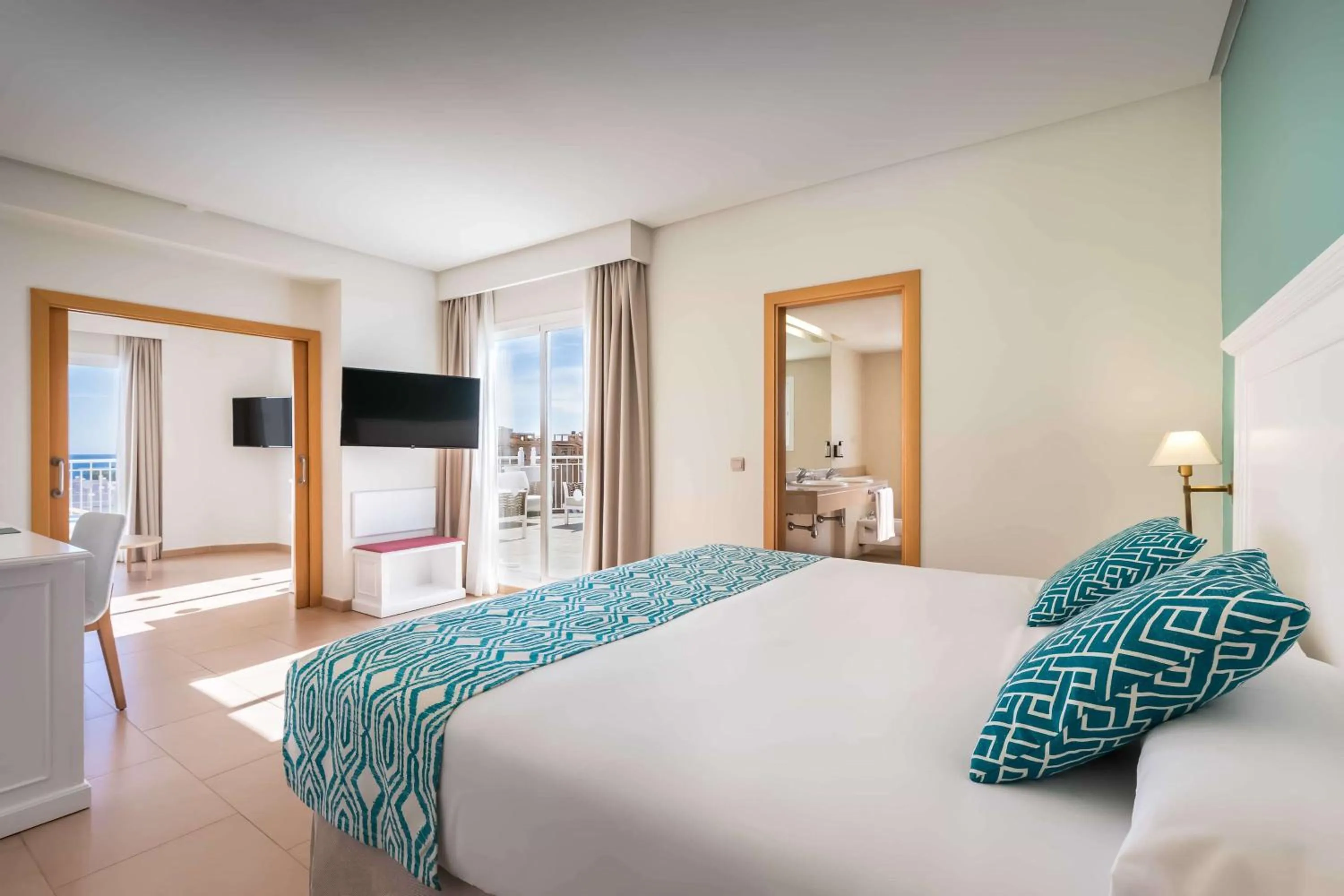 Photo of the whole room, Bed in Occidental Torremolinos Playa