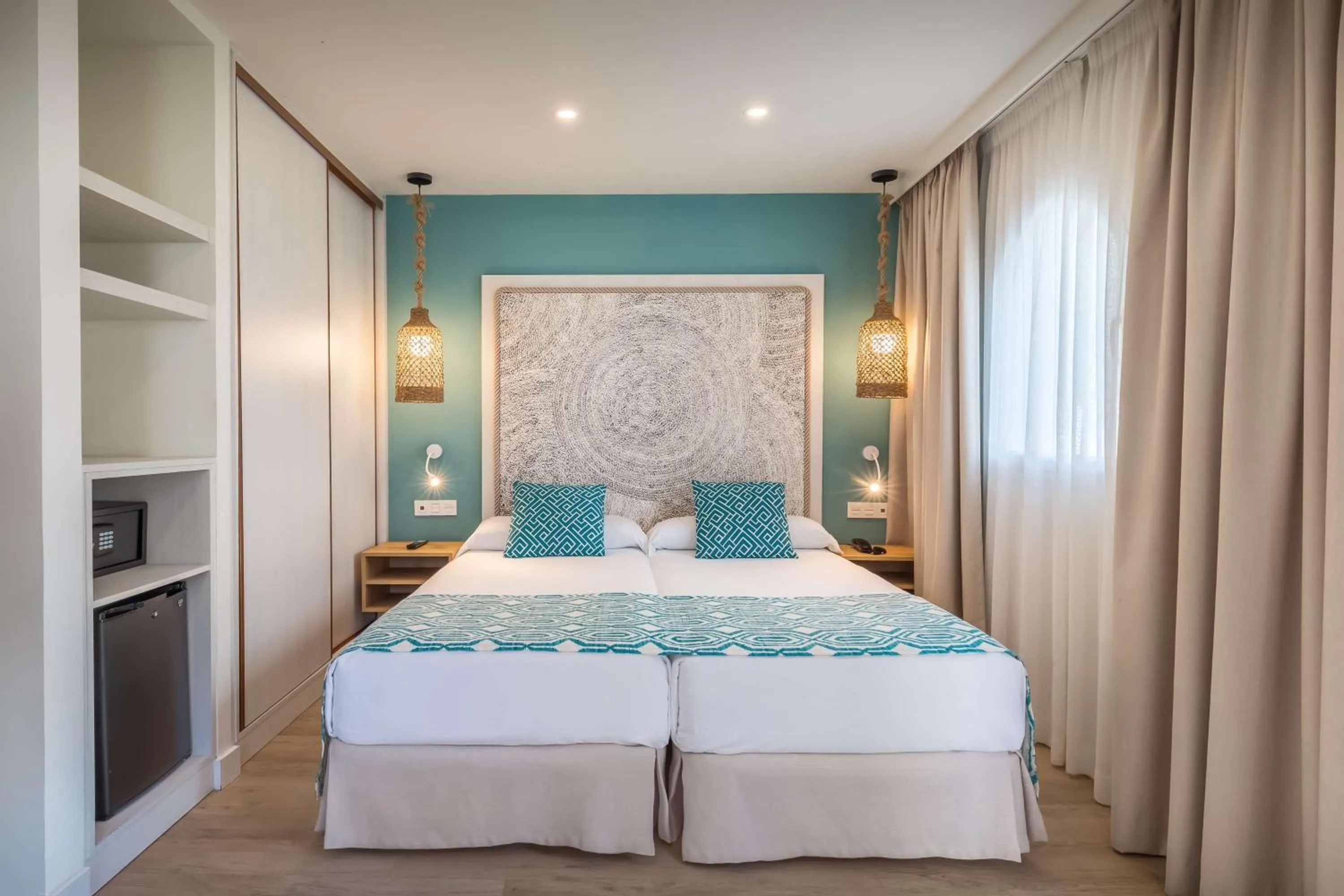 Bedroom, Bed in Occidental Torremolinos Playa