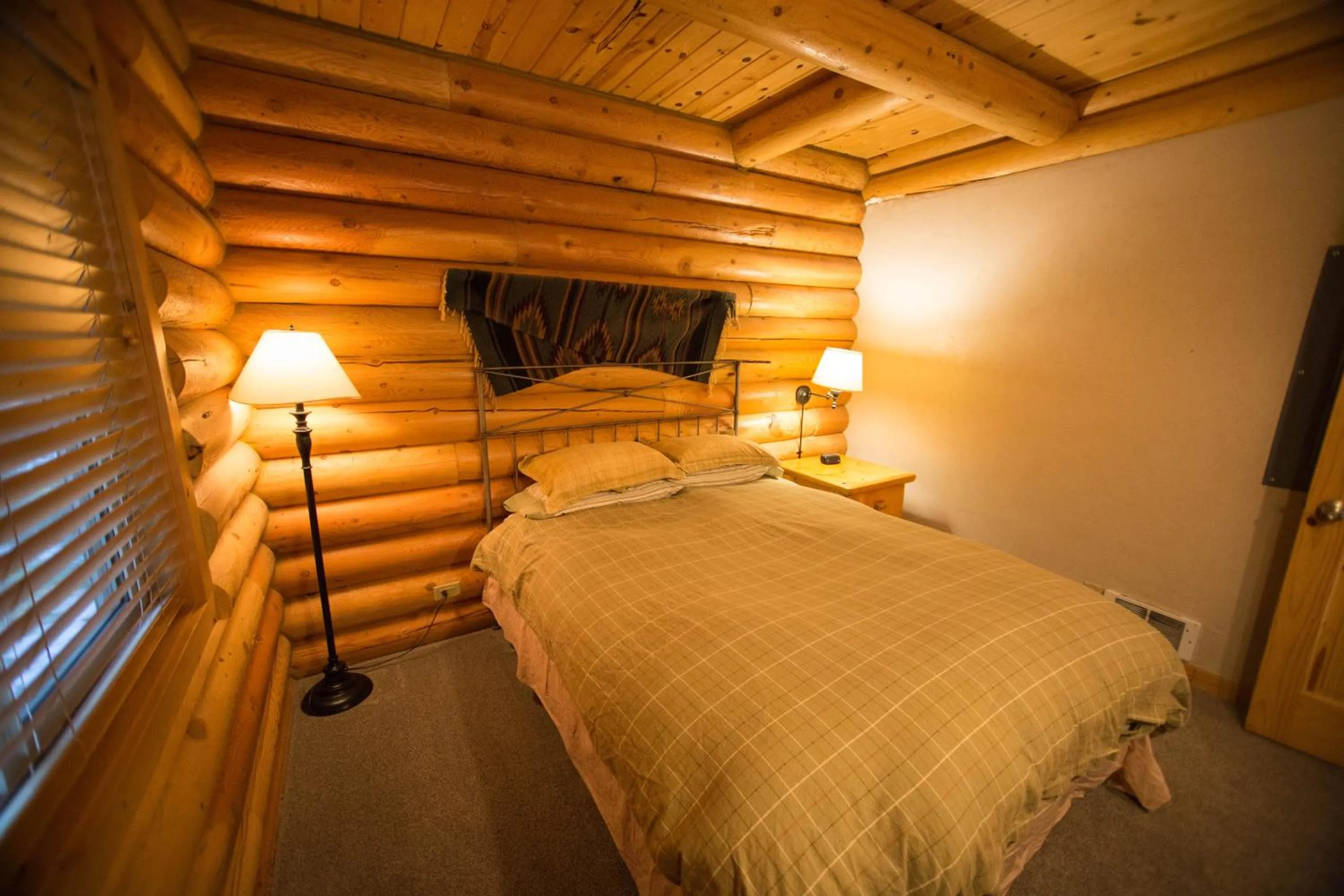 Bed in The Pines at Island Park