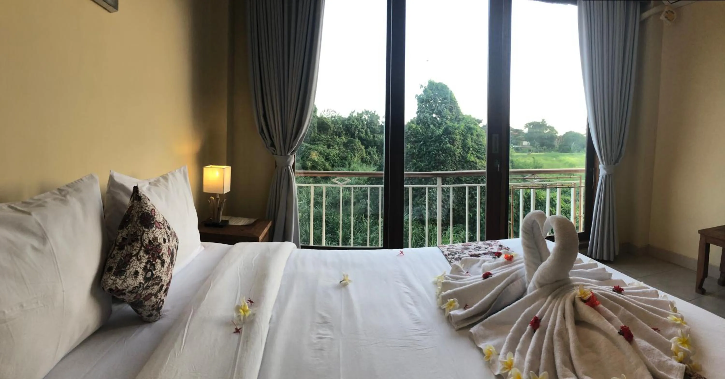 Bed in Oka's Guest House Canggu