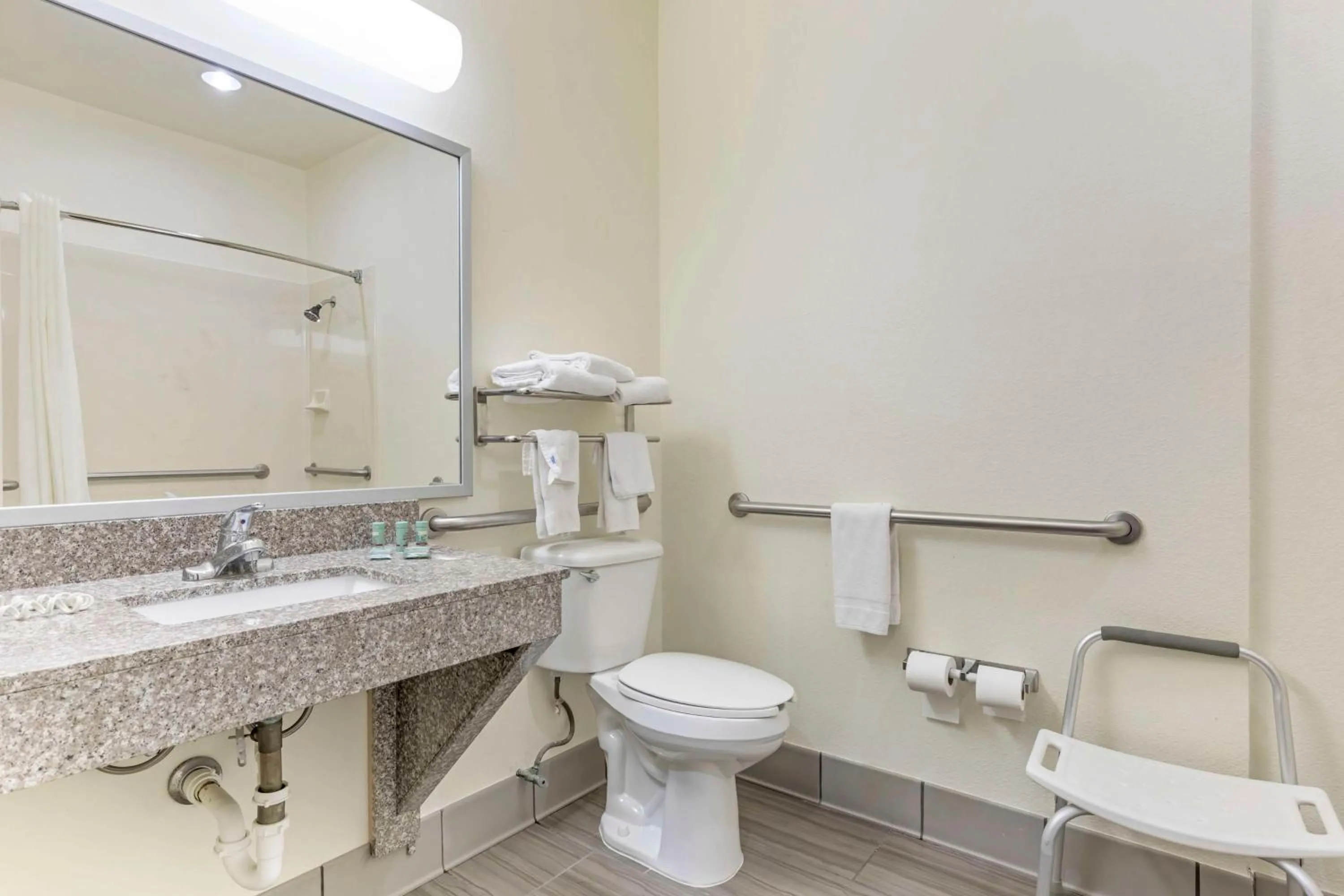 Bathroom in Best Western Fort Worth Inn & Suites