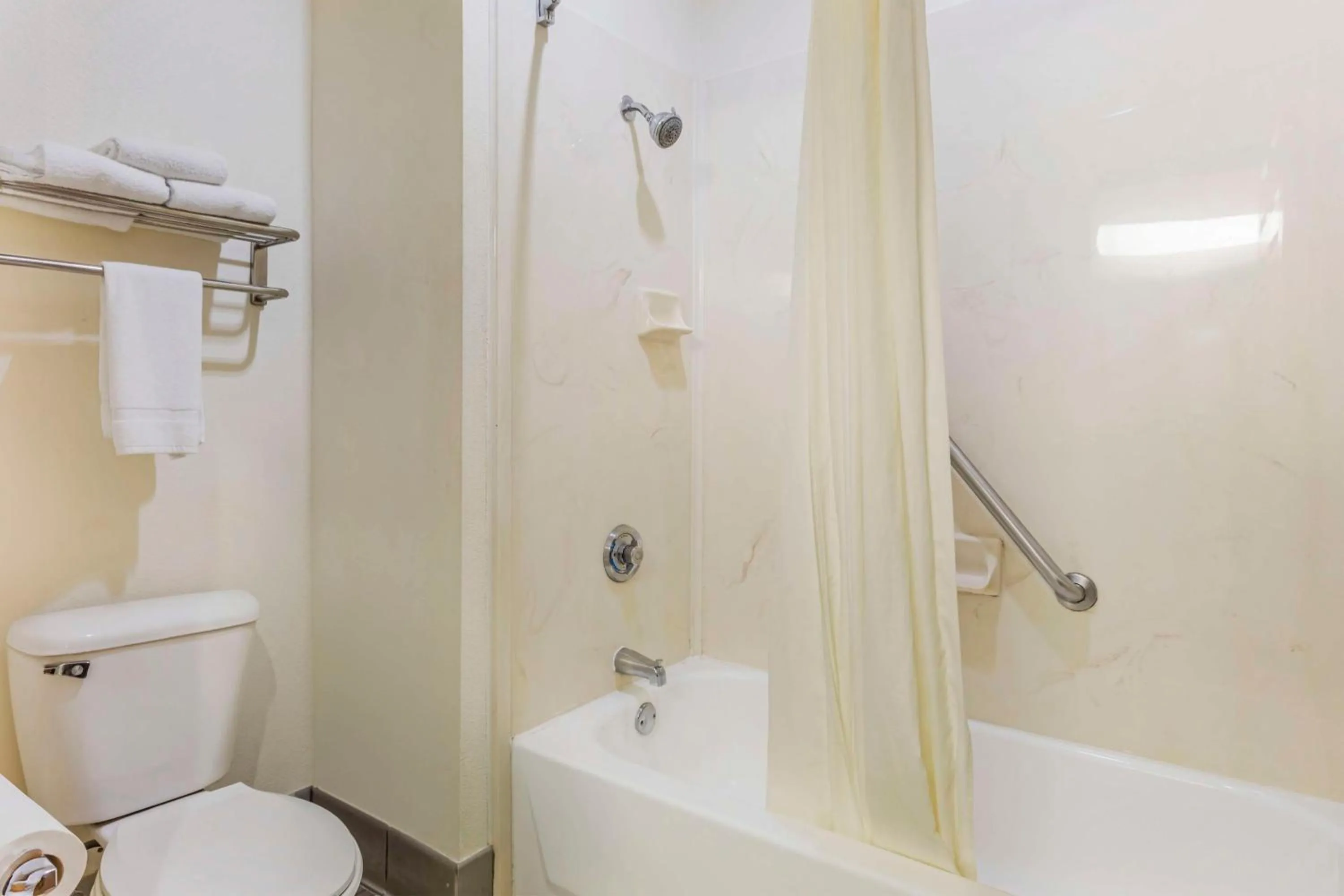 Bathroom in Best Western Fort Worth Inn & Suites