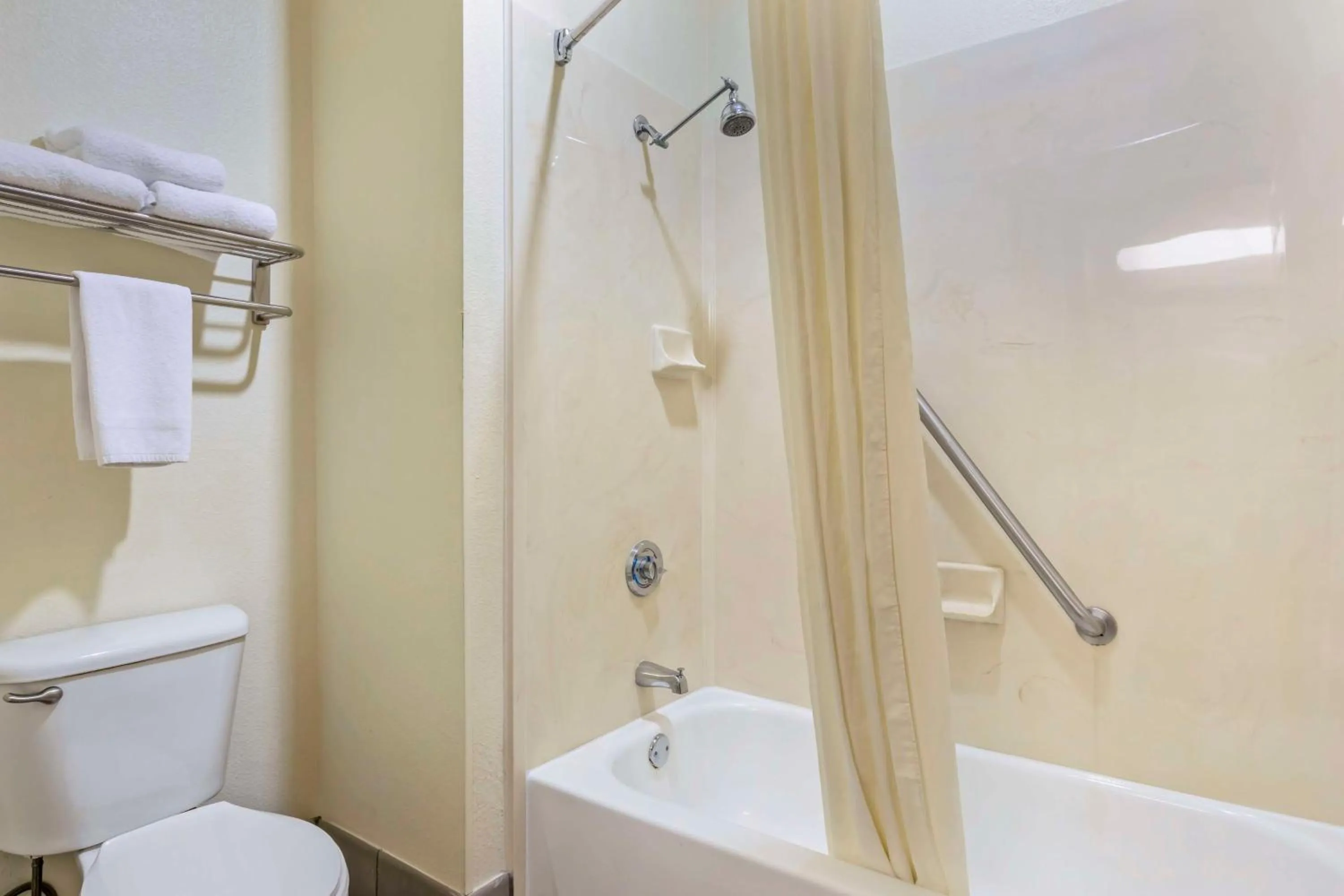 Bathroom in Best Western Fort Worth Inn & Suites