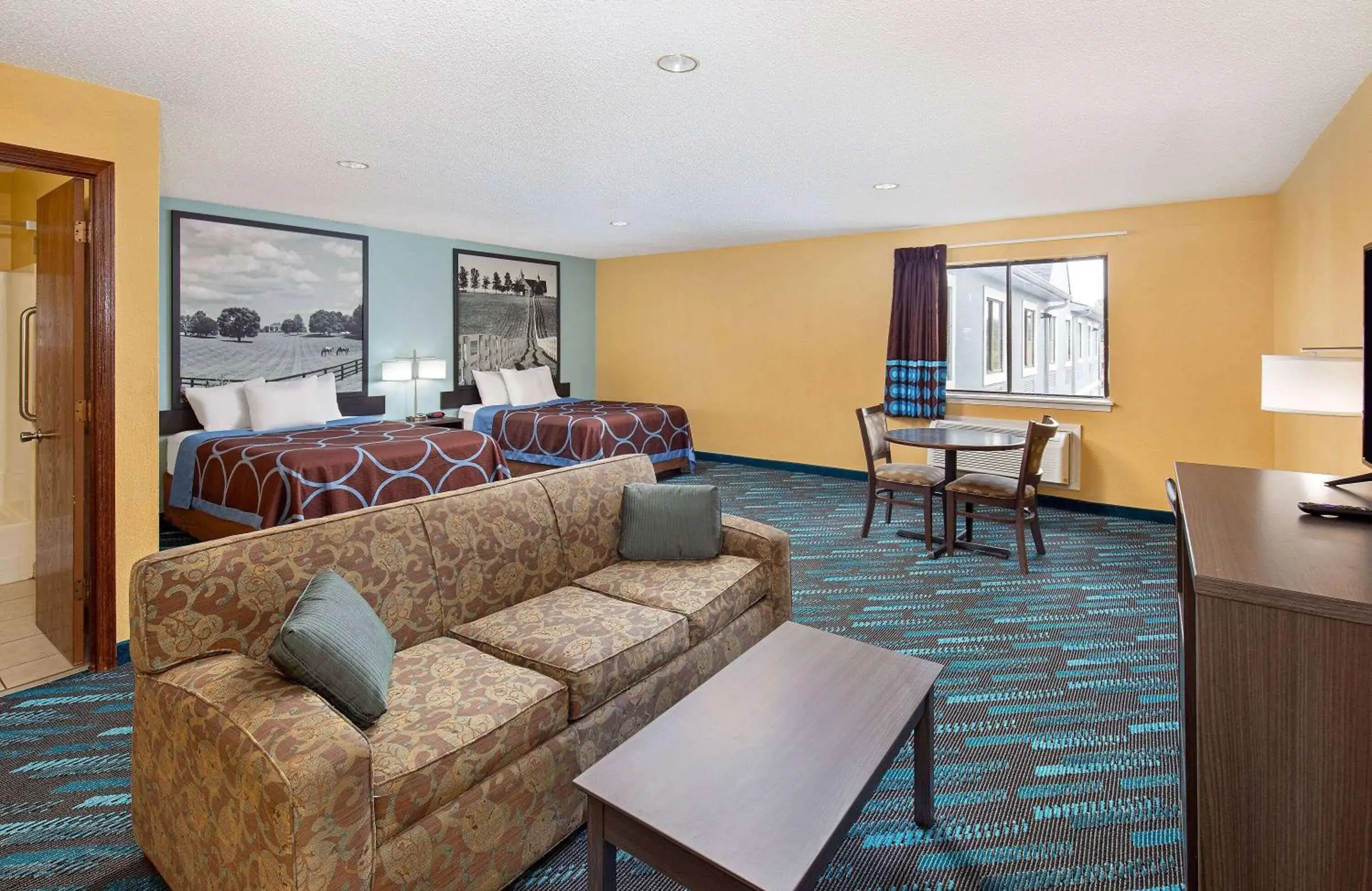 Bed in Super 8 by Wyndham Somerset Bed in Super 8 by Wyndham Somerset