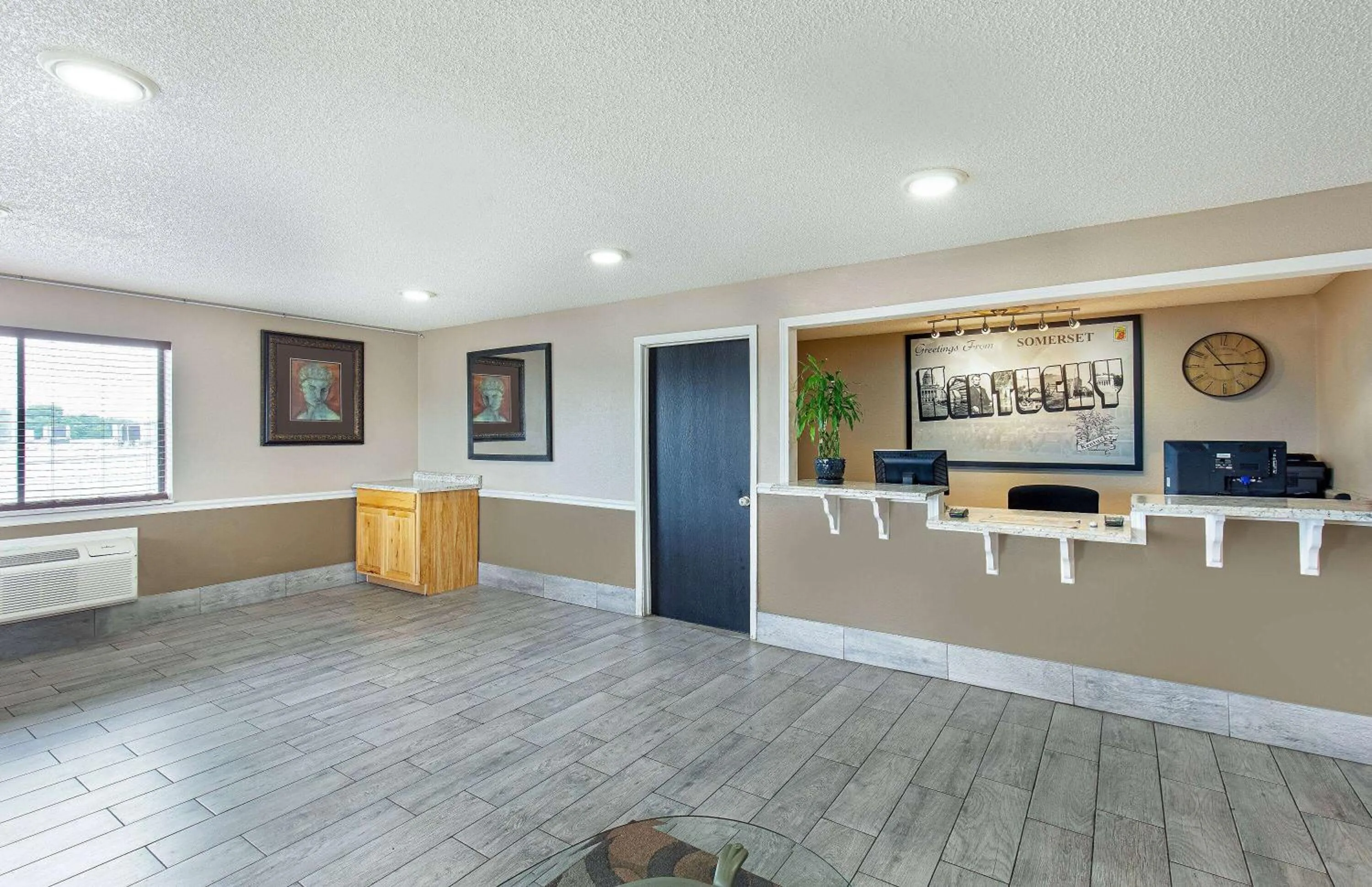 Lobby or reception in Super 8 by Wyndham Somerset
