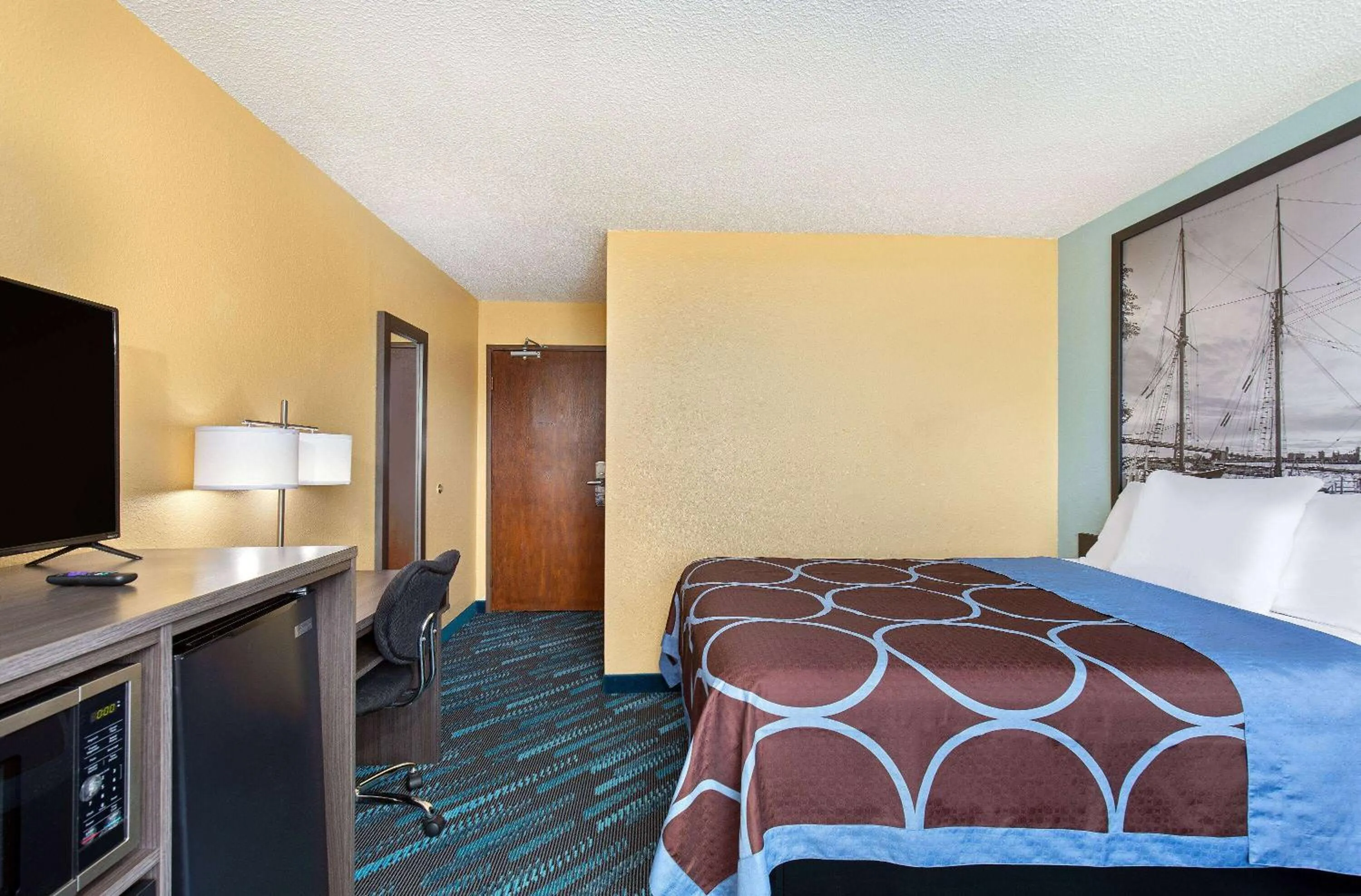 Photo of the whole room, Bed in Super 8 by Wyndham Somerset