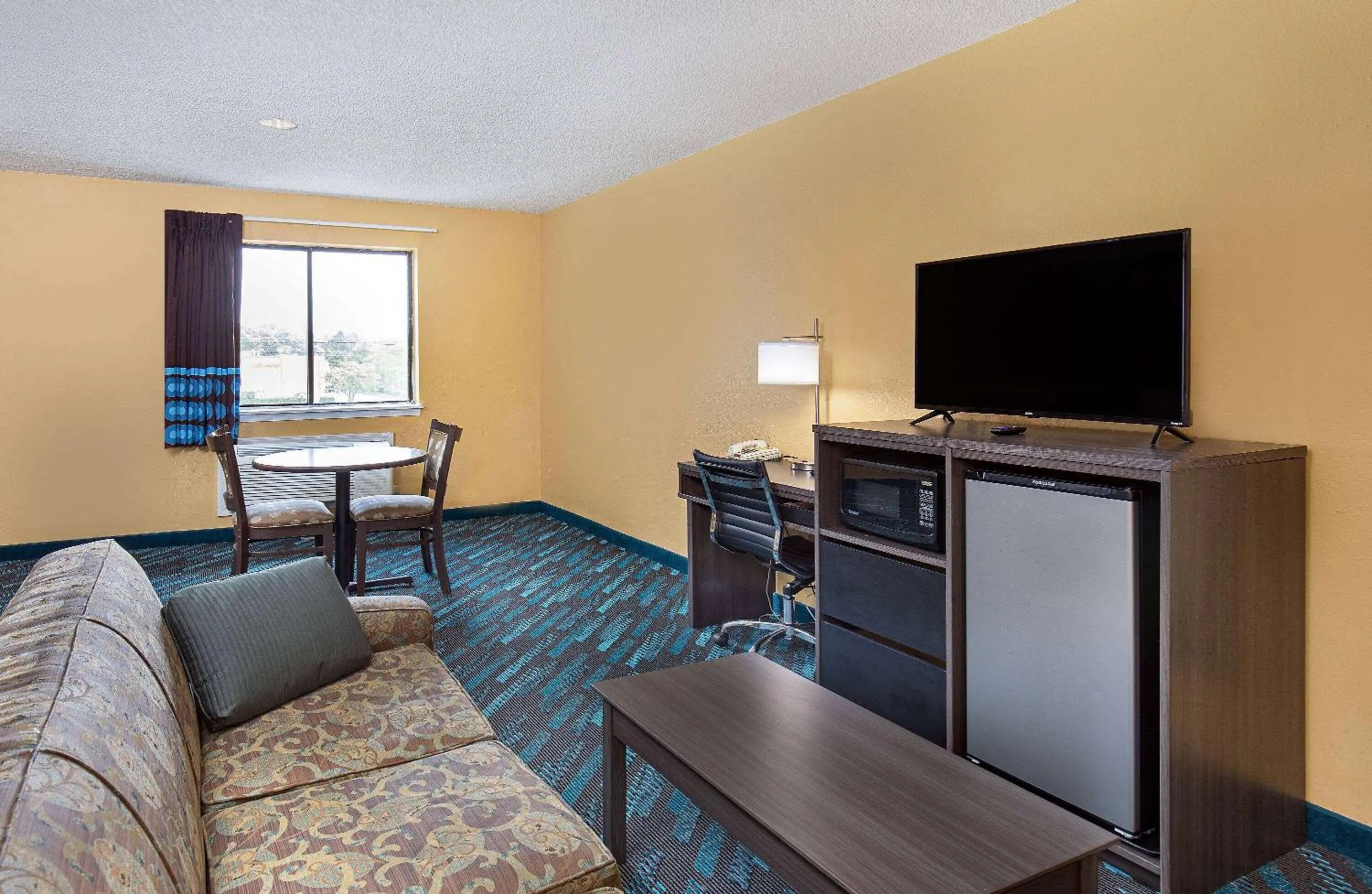 Bed in Super 8 by Wyndham Somerset