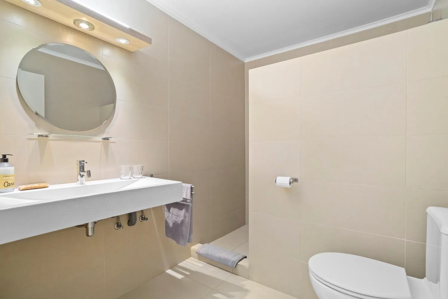 Shower in Oasis guesthouse, Boutique Style Hotel