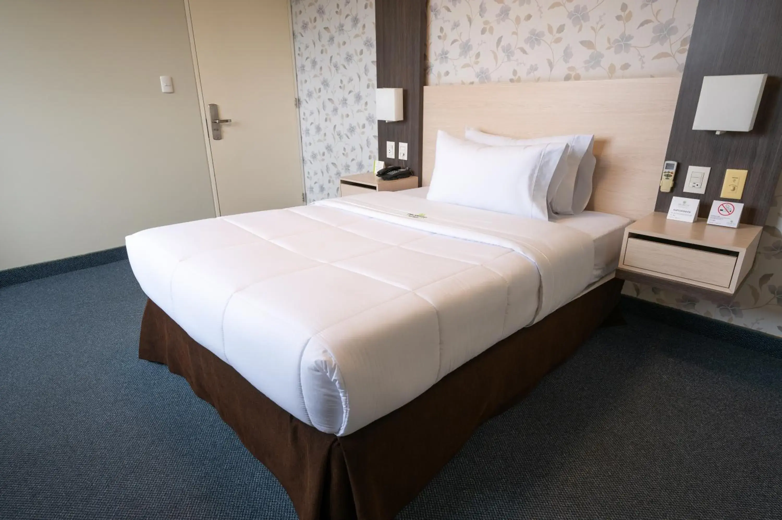 Bed in Palmetto Hotel Business San Miguel Bed in Palmetto Hotel Business San Miguel