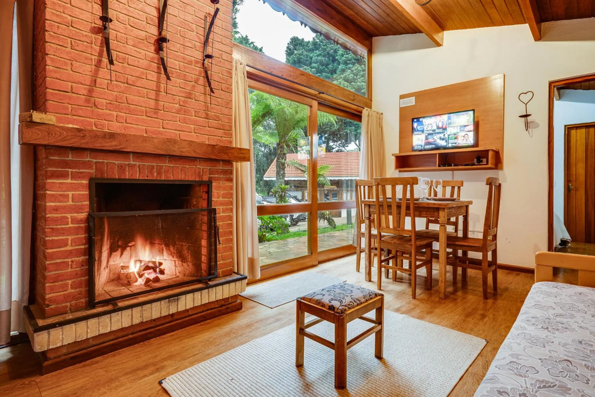 Quarto Quadruplo Confort in Pousada Jardim Monte Verde