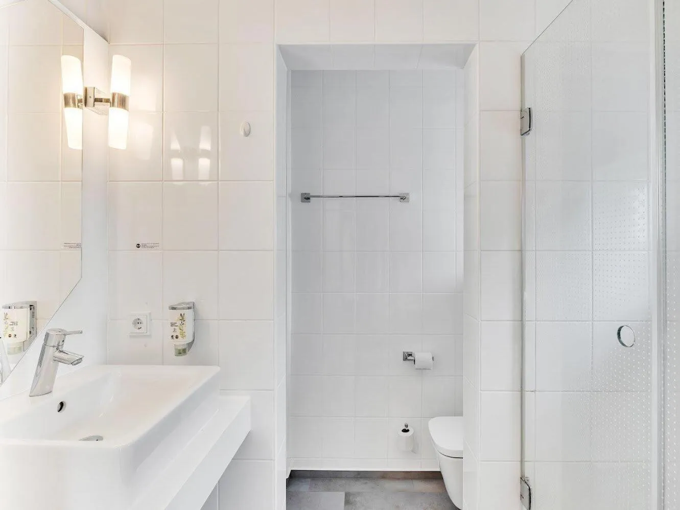 Shower in B&B Hotel Bremen-Altstadt