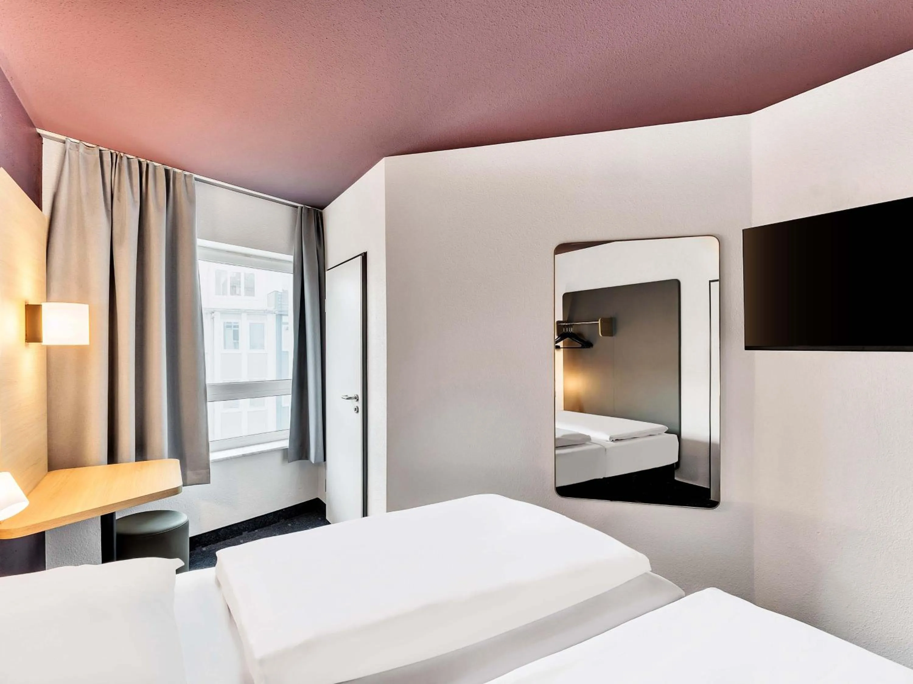 Photo of the whole room, Bed in B&B Hotel Bremen-Altstadt