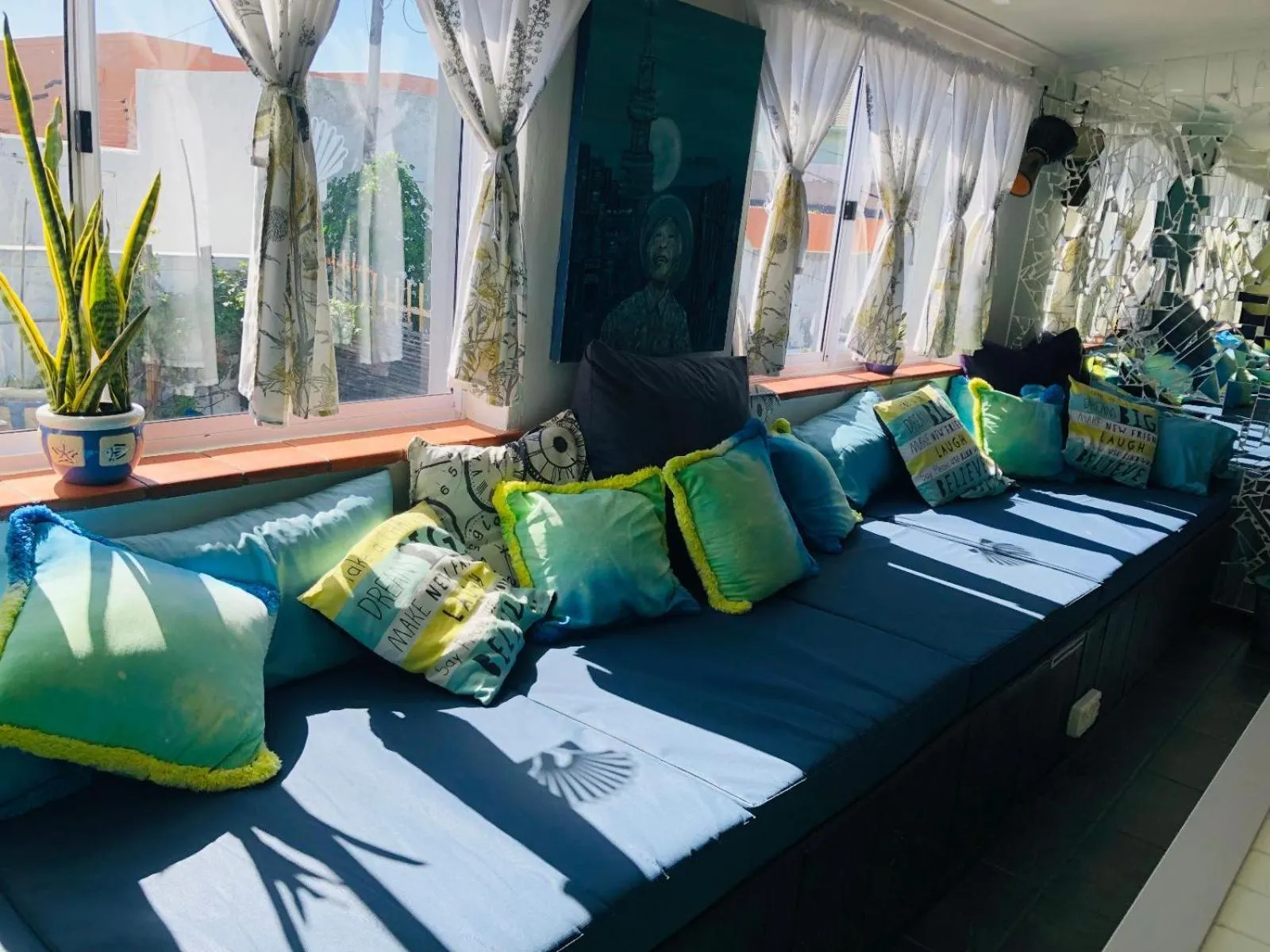 Communal lounge/ TV room in Cape Capsules