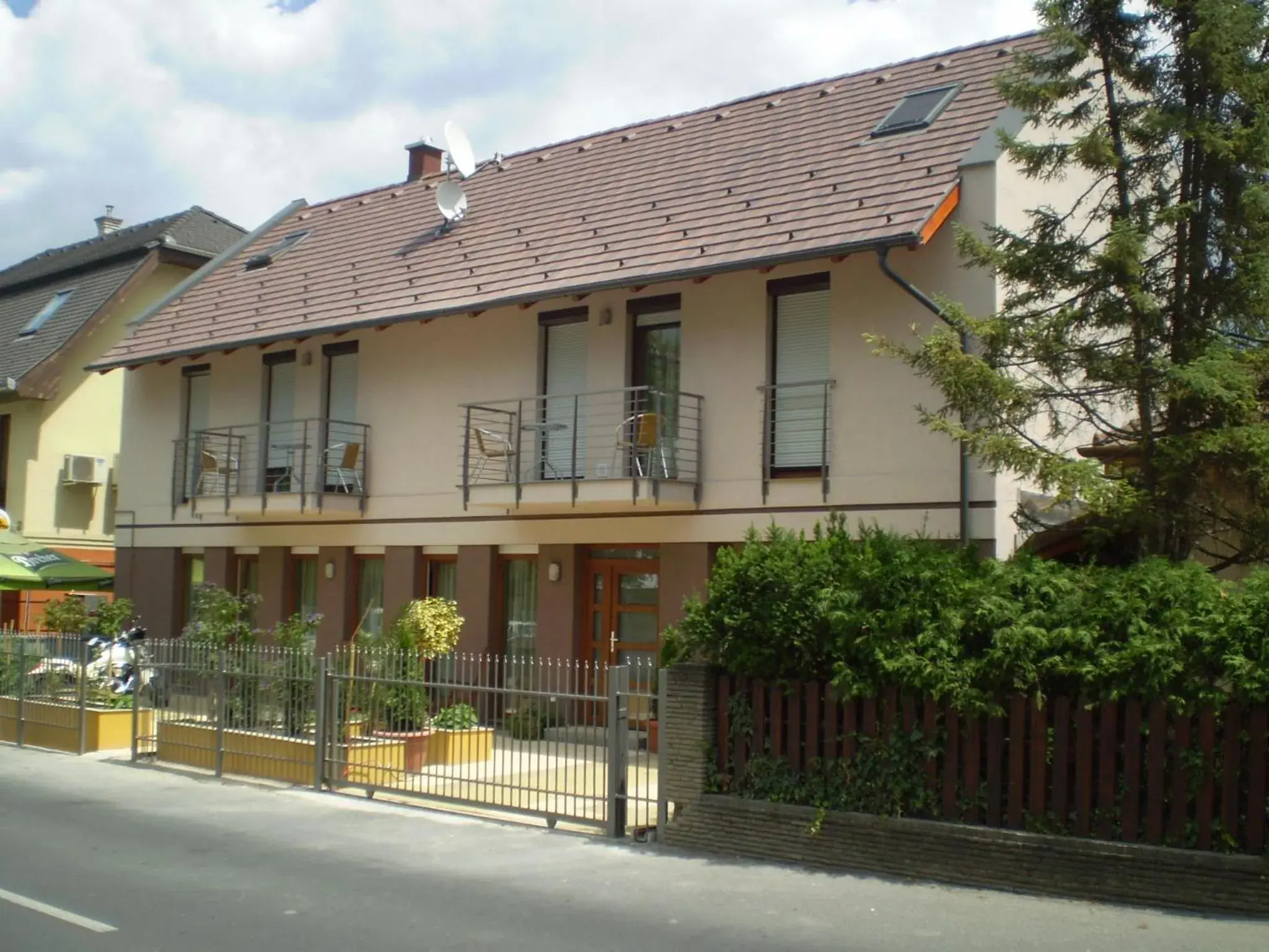 Mary Apartmanház Hévíz Mary Apartmanház Hévíz