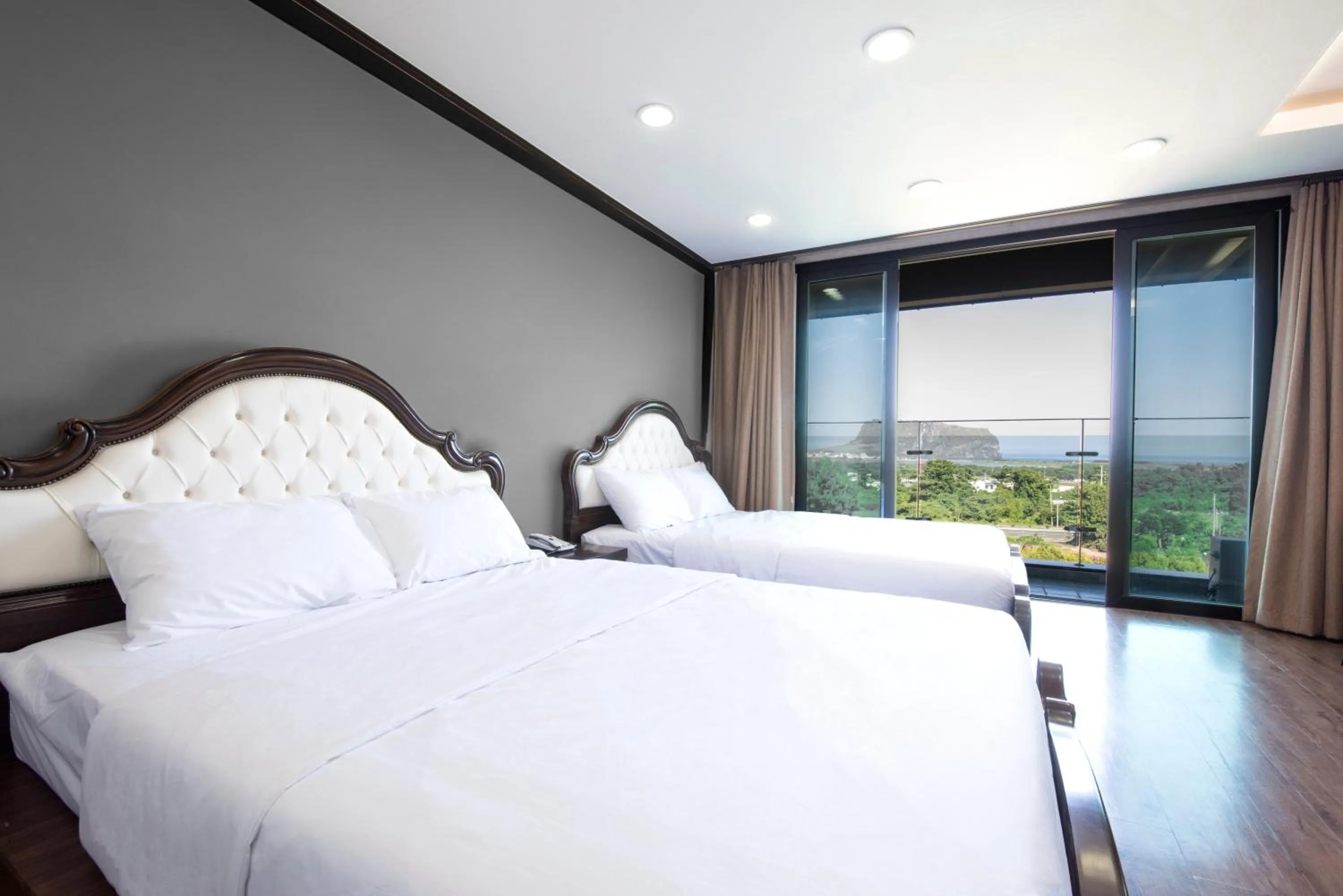 Bedroom, Bed in Cordelia Resort