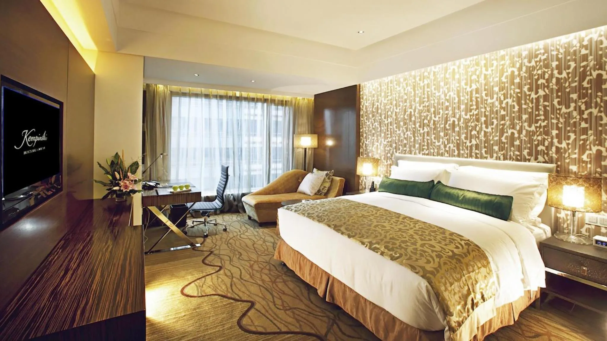Bedroom, Bed in Kempinski Hotel Chongqing - Complimentary 500ml Home-Brewed beer voucher upon check-in
