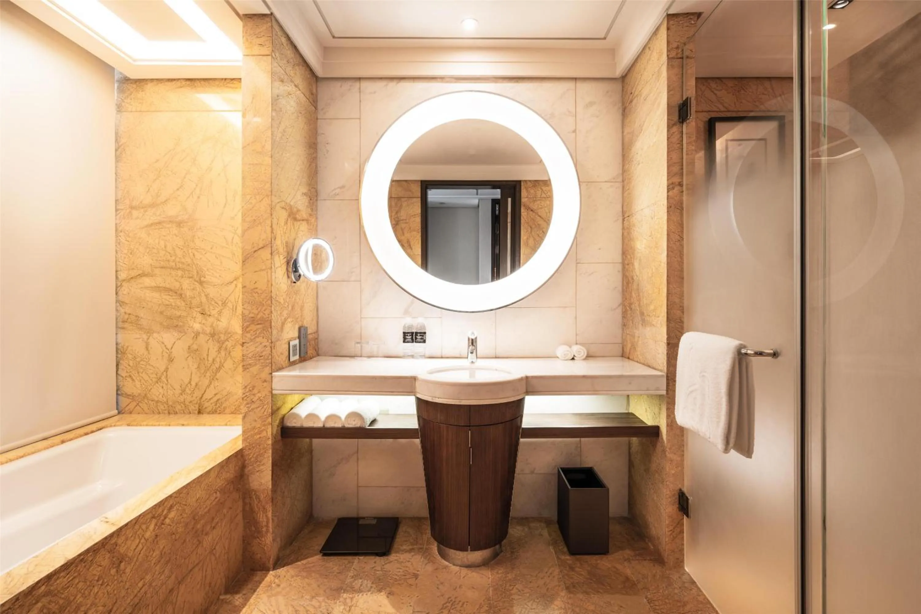 Bedroom in Kempinski Hotel Chongqing - Complimentary 500ml Home-Brewed beer voucher upon check-in